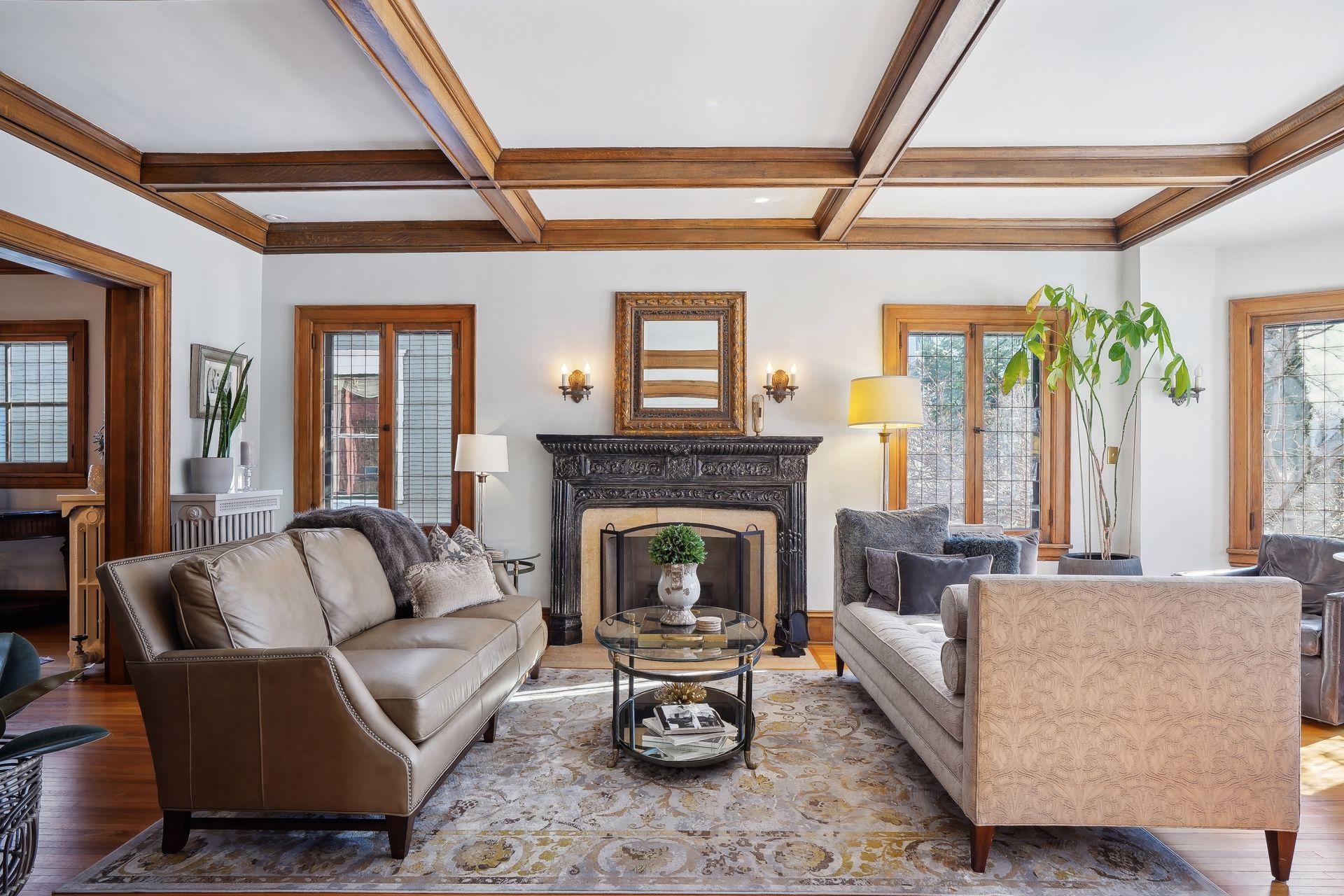 2011 Kenwood Parkway