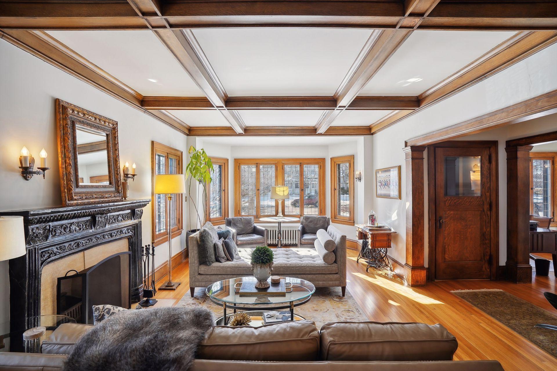 2011 Kenwood Parkway