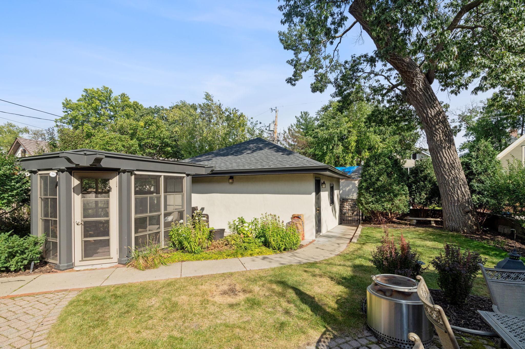 2011 Kenwood Parkway