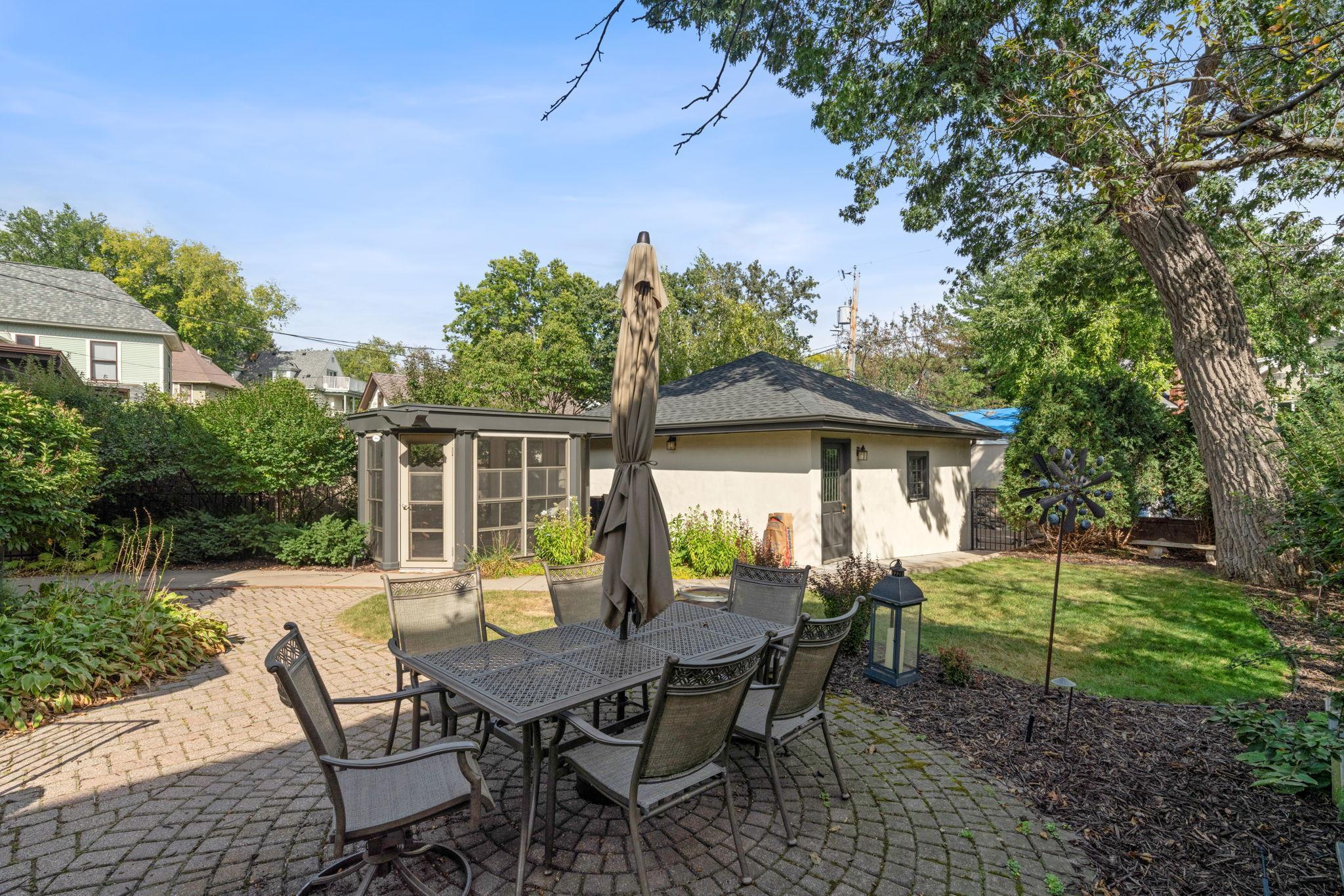 2011 Kenwood Parkway