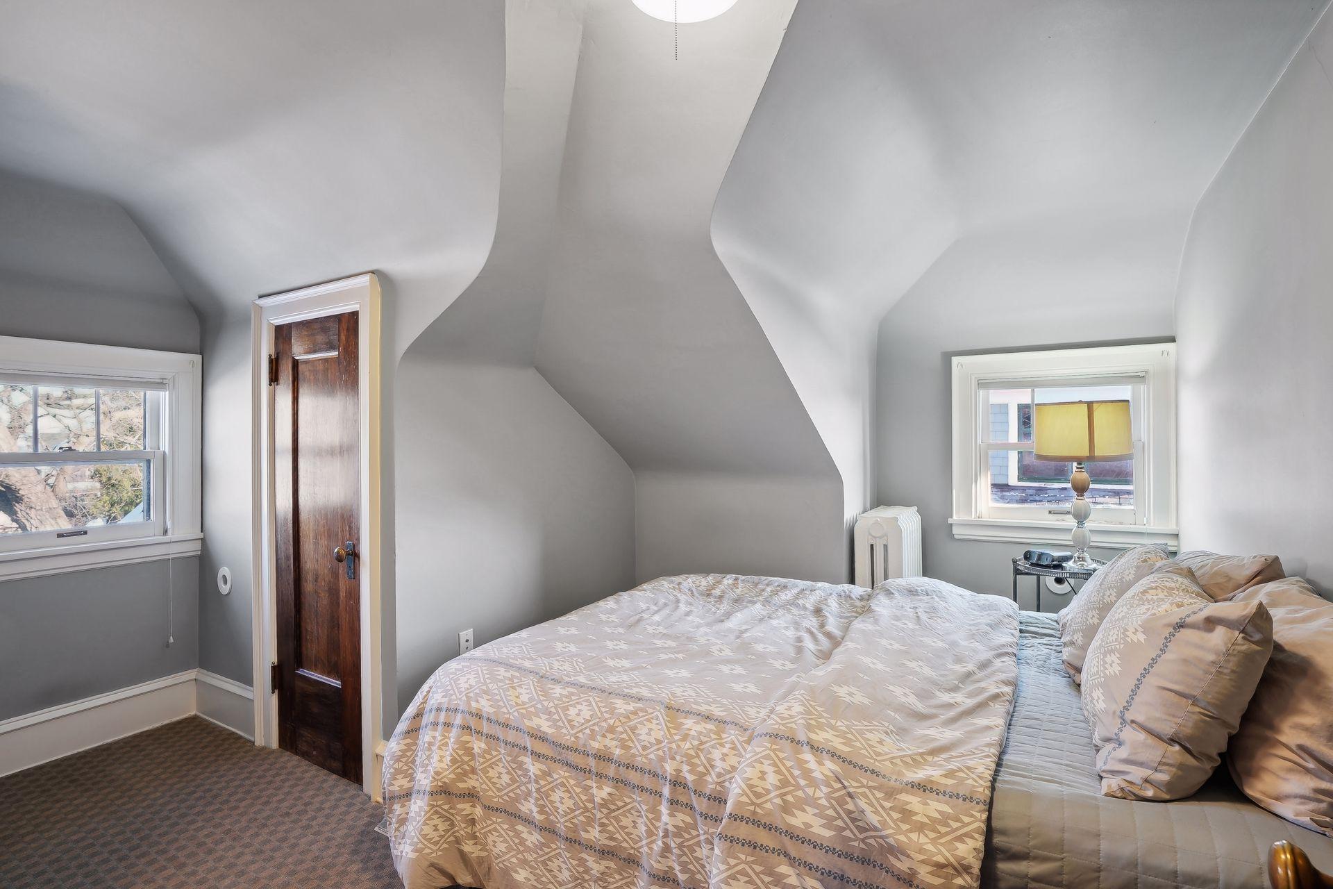 2011 Kenwood Parkway