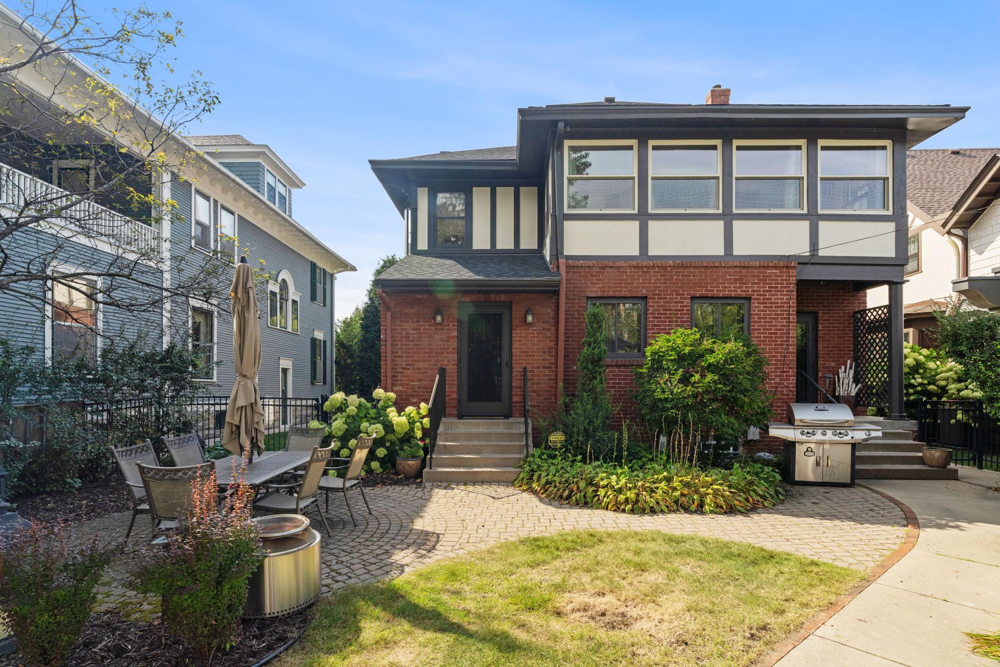 2011 Kenwood Parkway