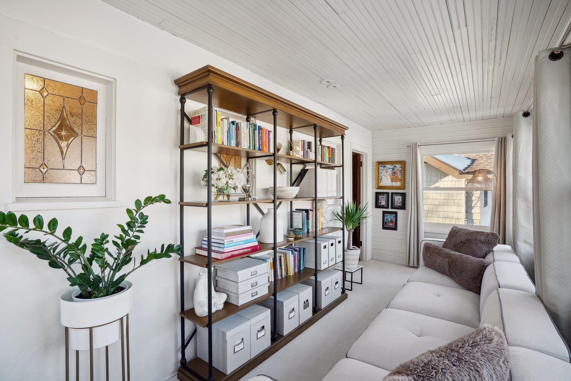 2011 Kenwood Parkway