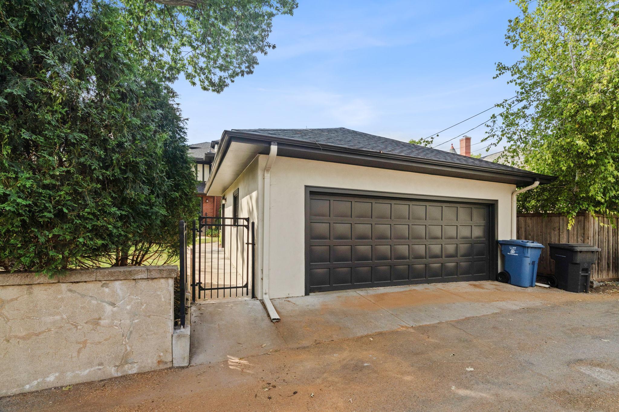 2011 Kenwood Parkway