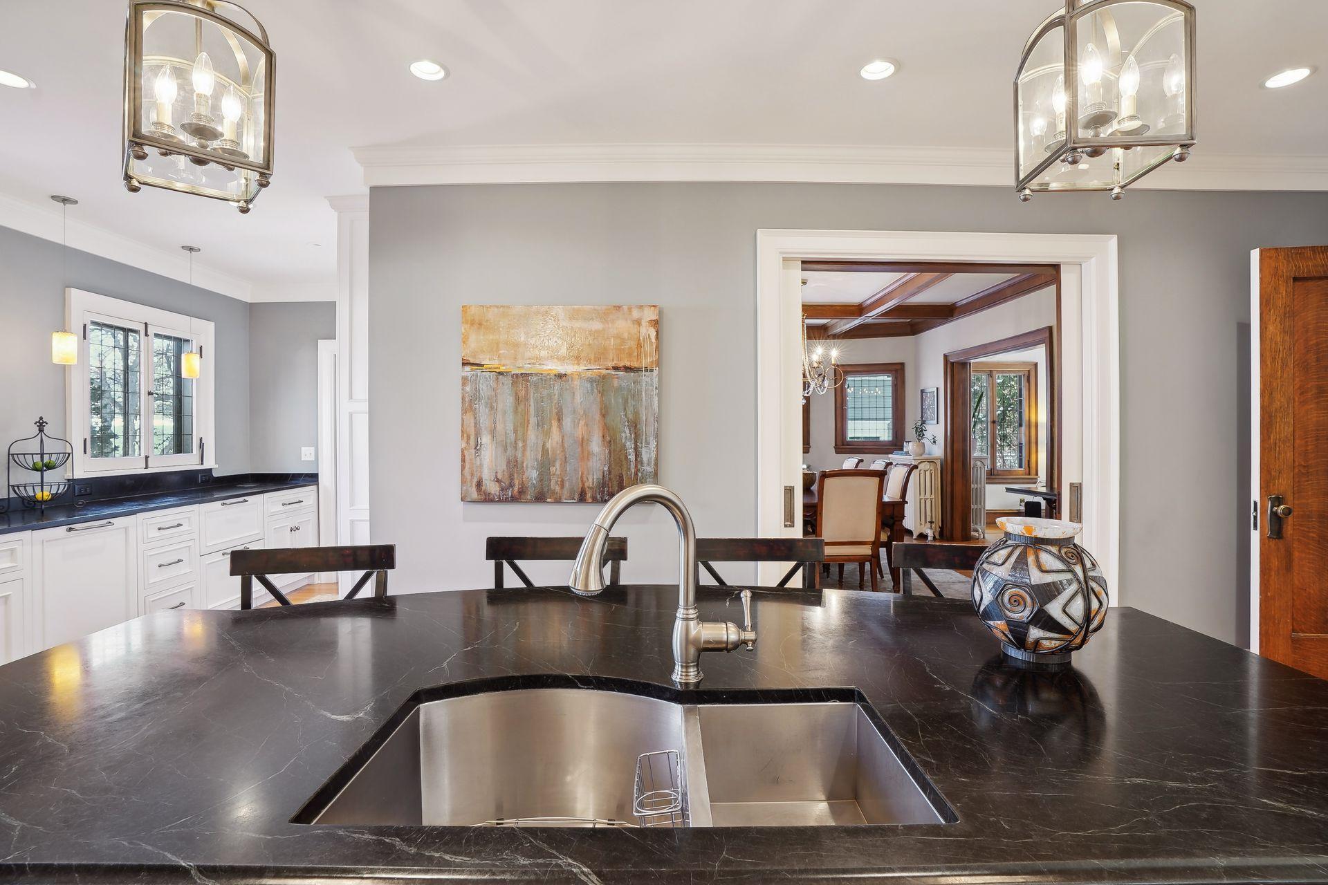 2011 Kenwood Parkway