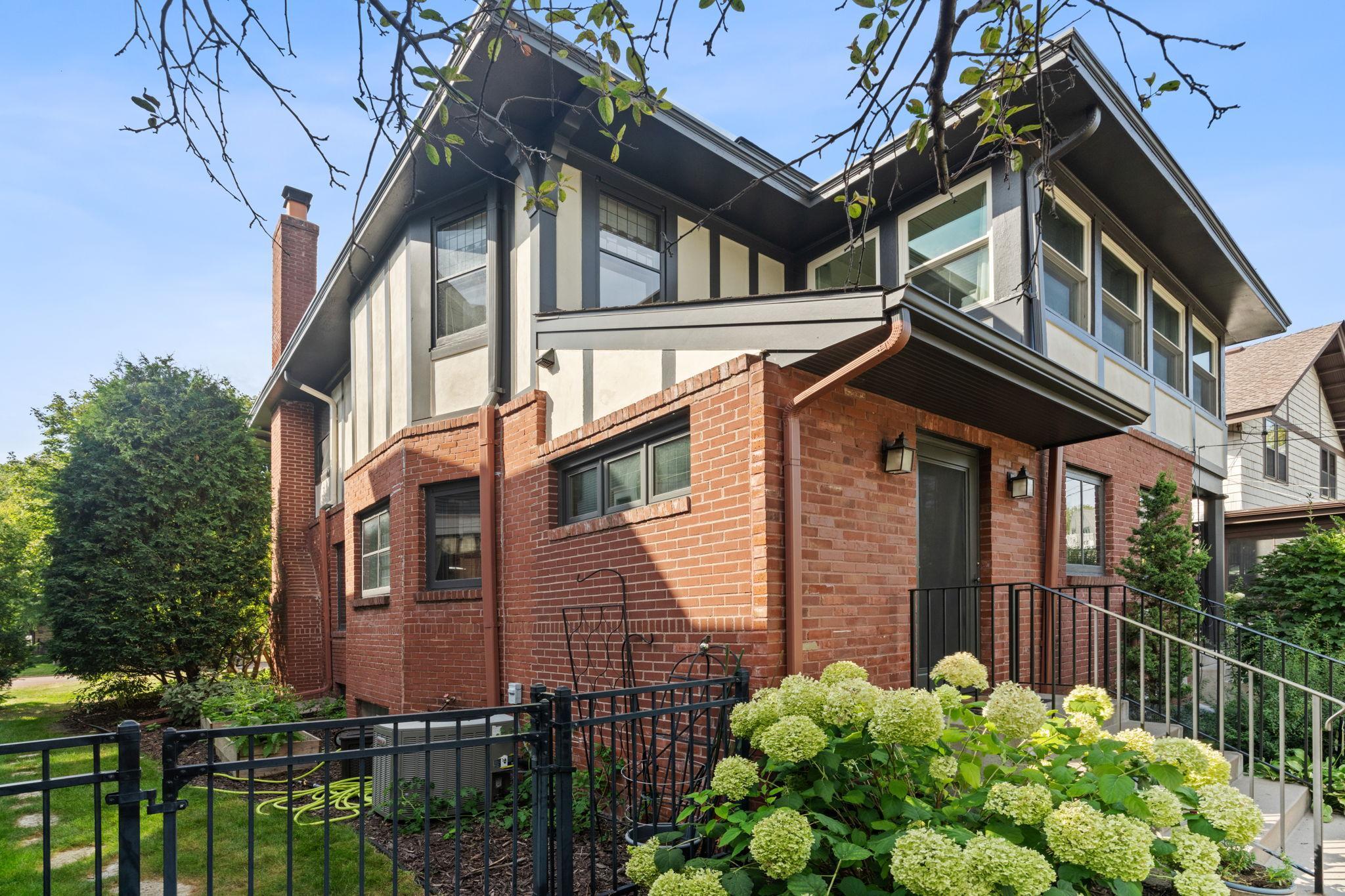 2011 Kenwood Parkway