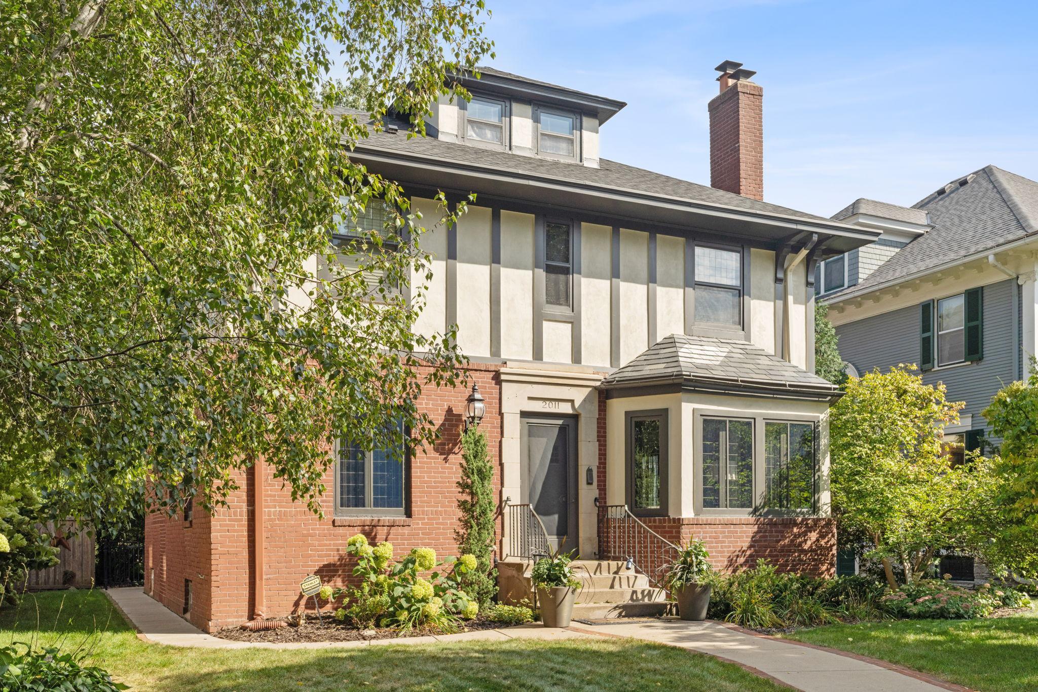 2011 Kenwood Parkway