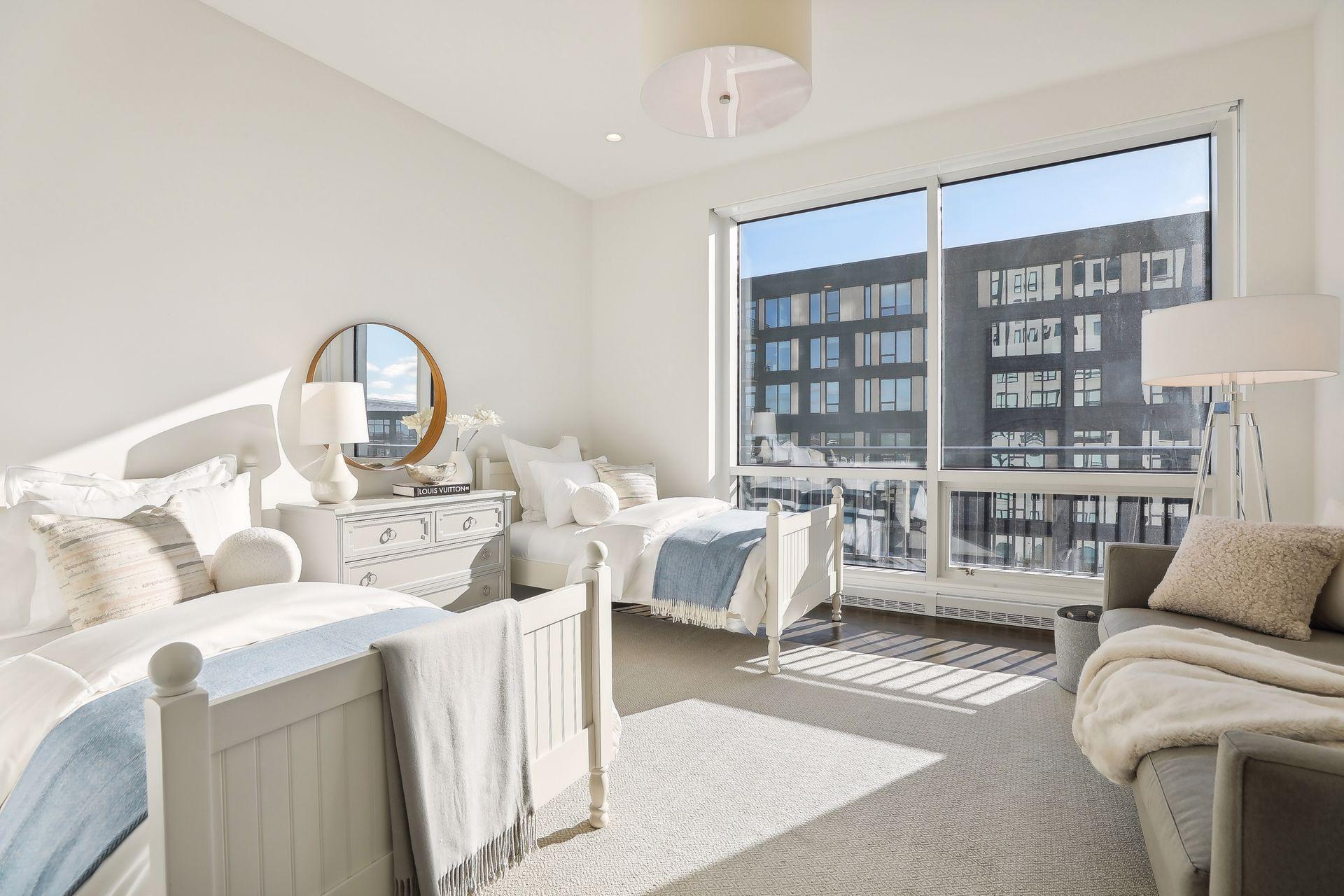 1111 W River Parkway Unit: 12C