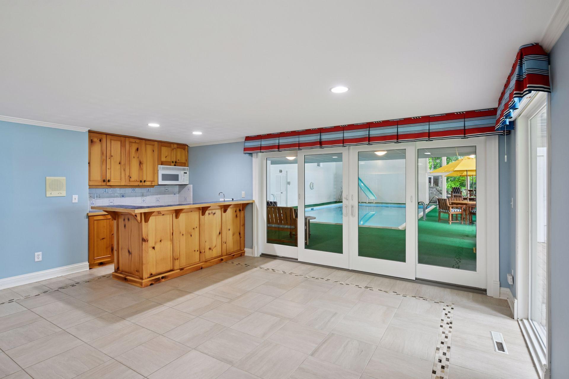2496 Old Beach Road