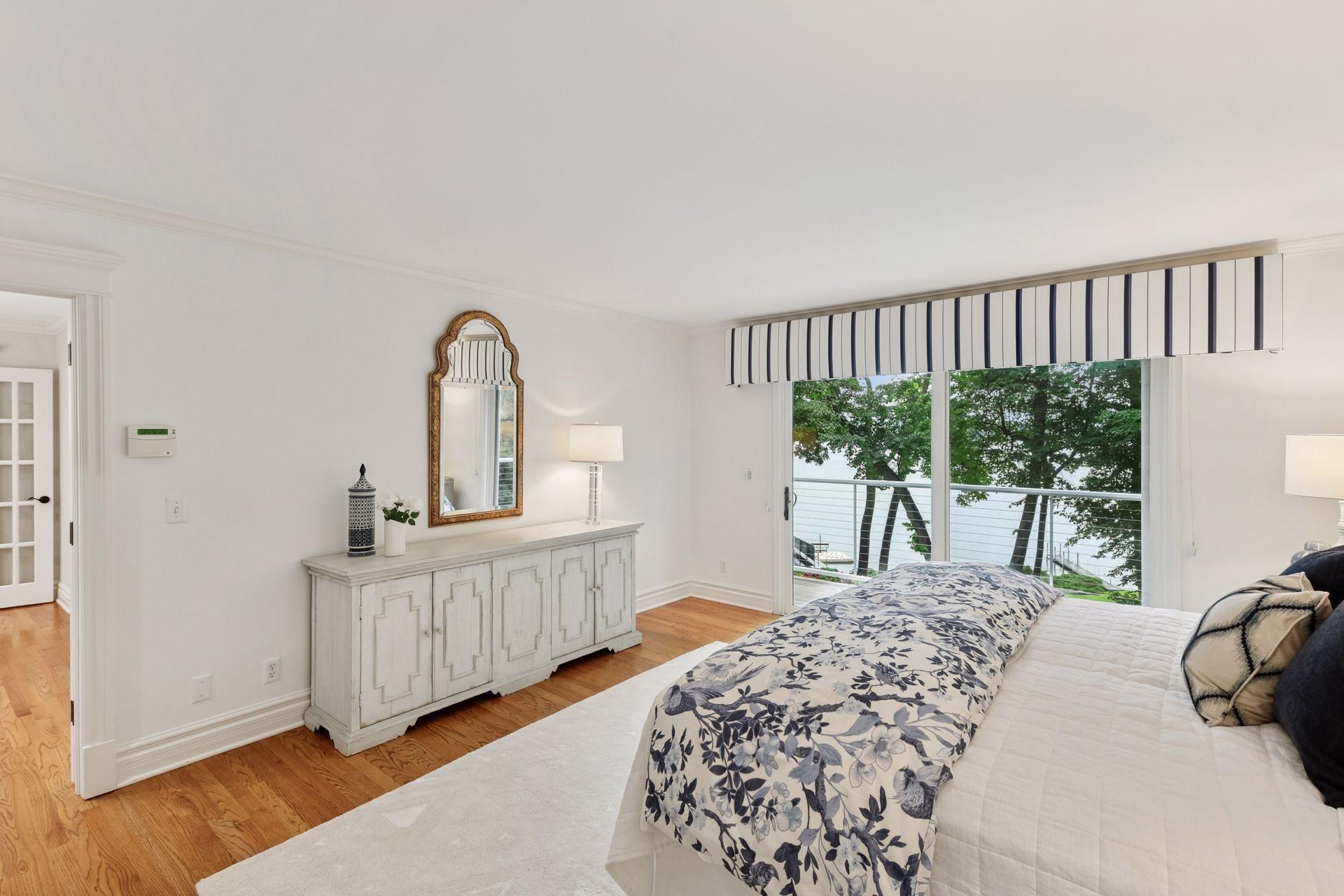 2496 Old Beach Road