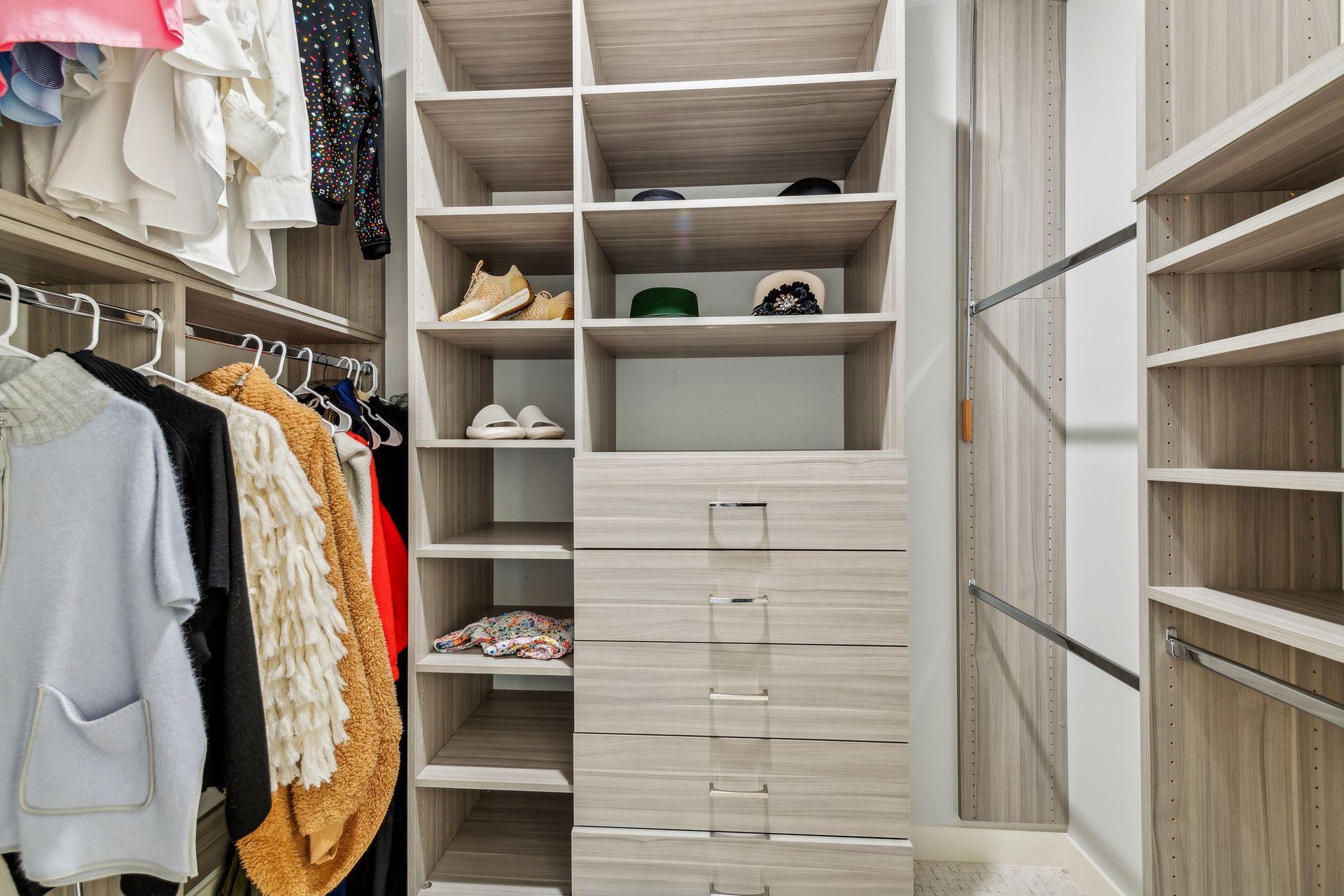 3209 Galleria Unit: 806