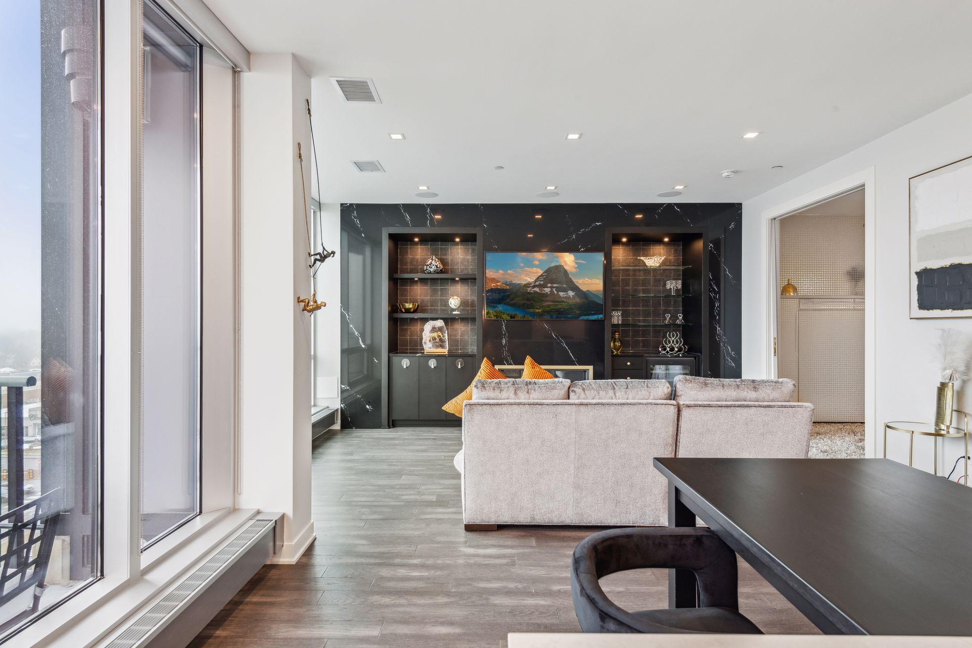 3209 Galleria Unit: 806