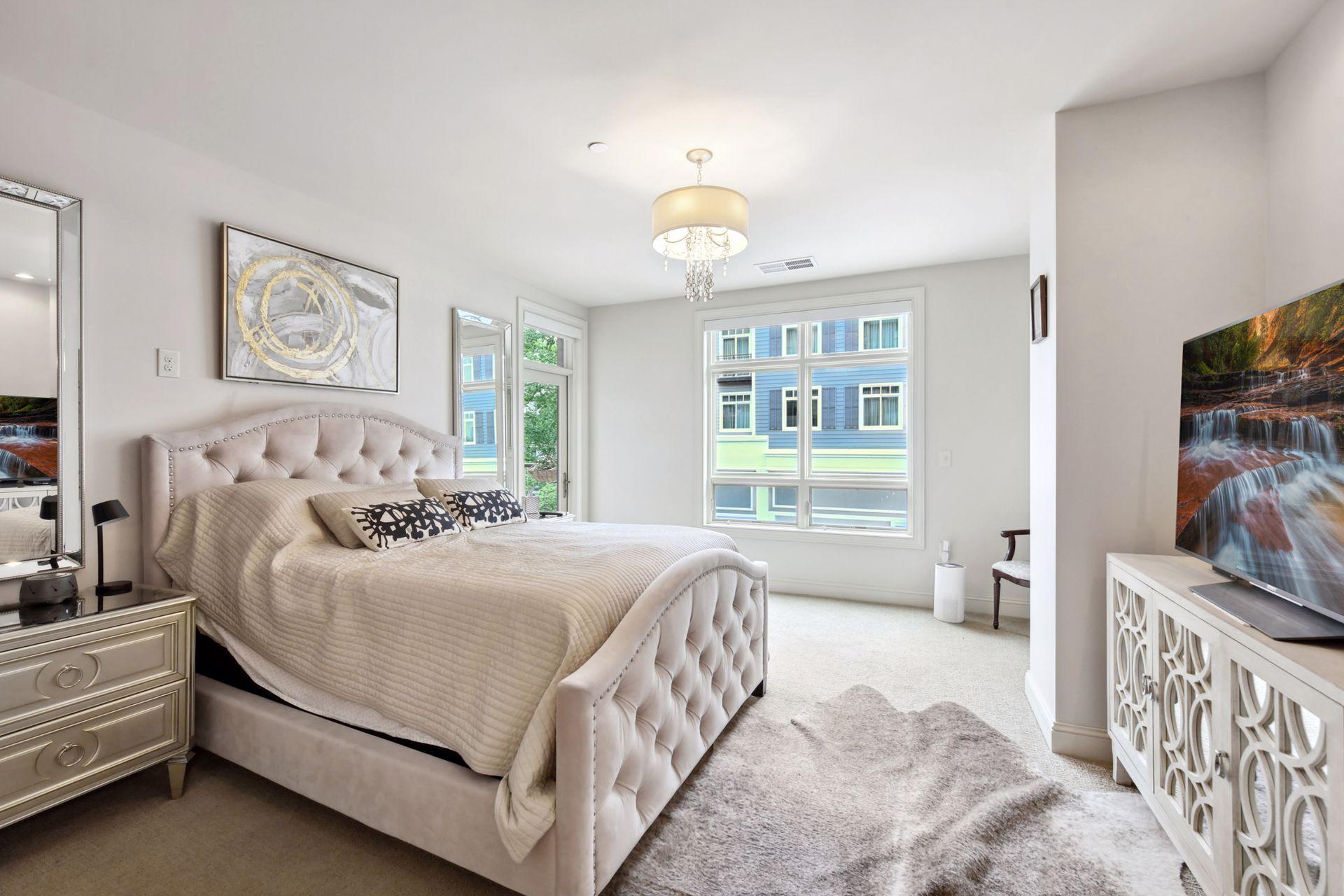 875 Lake Street N Unit: 212