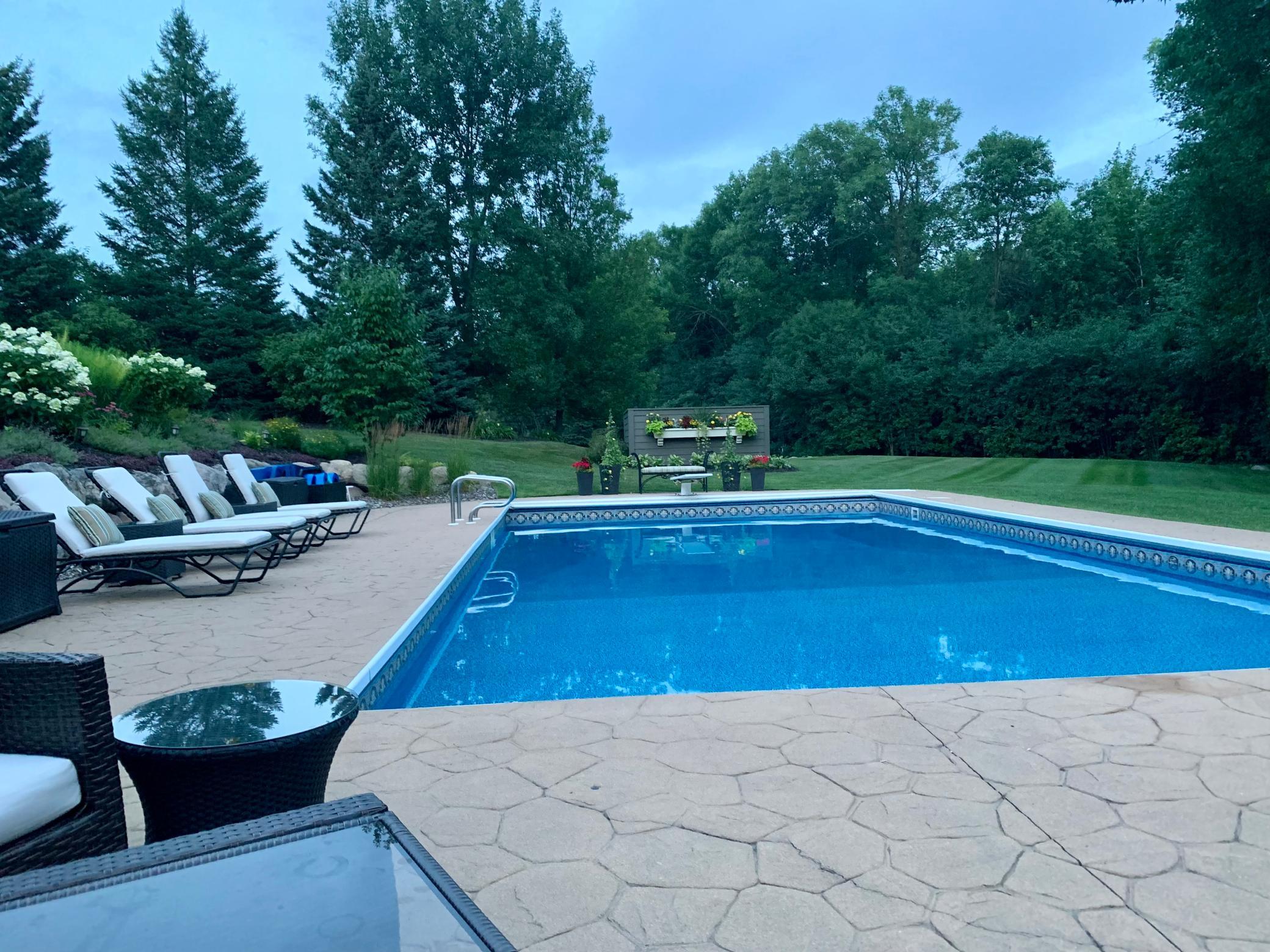 885 Willow View Drive