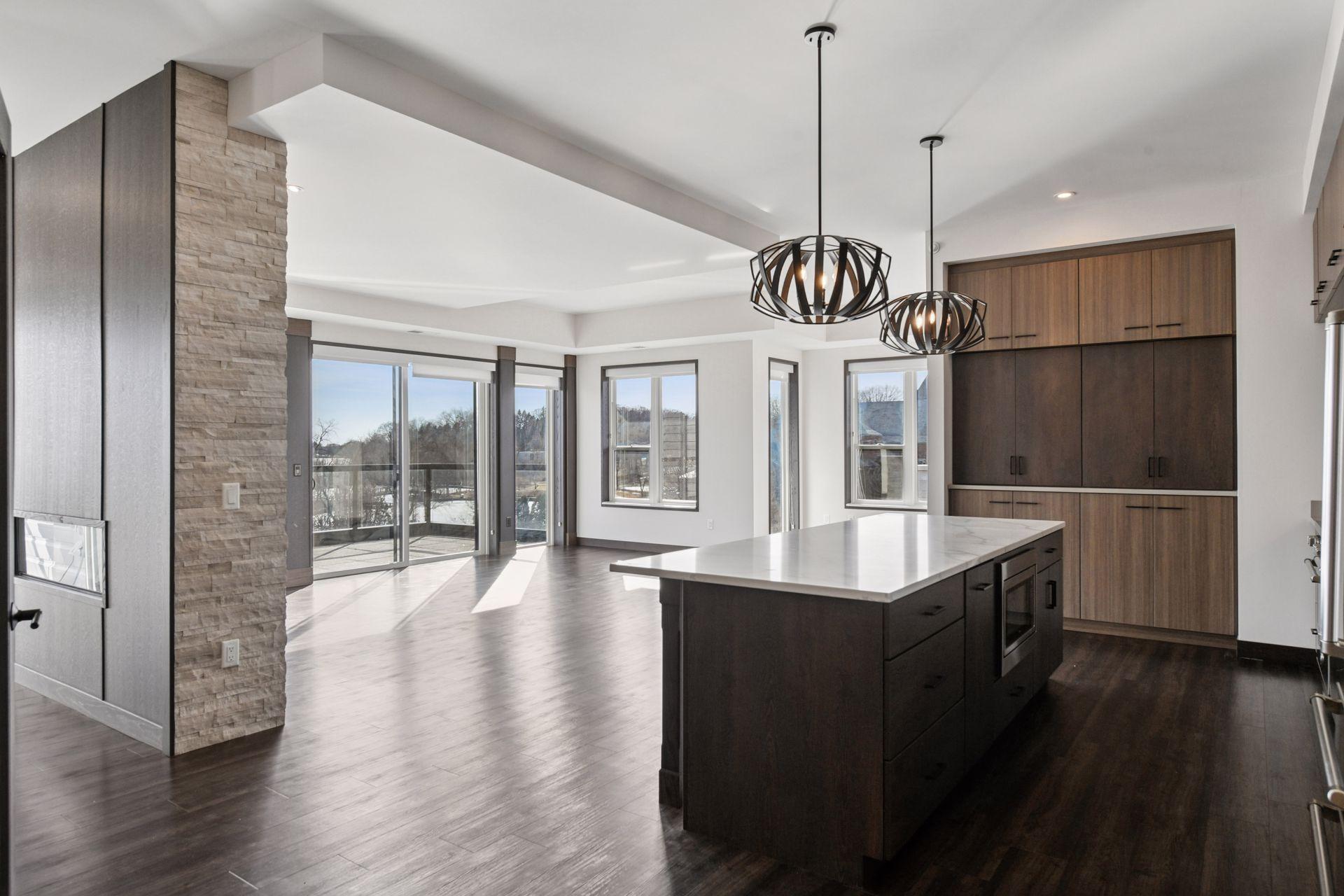 253 Lake Street E Unit: 401