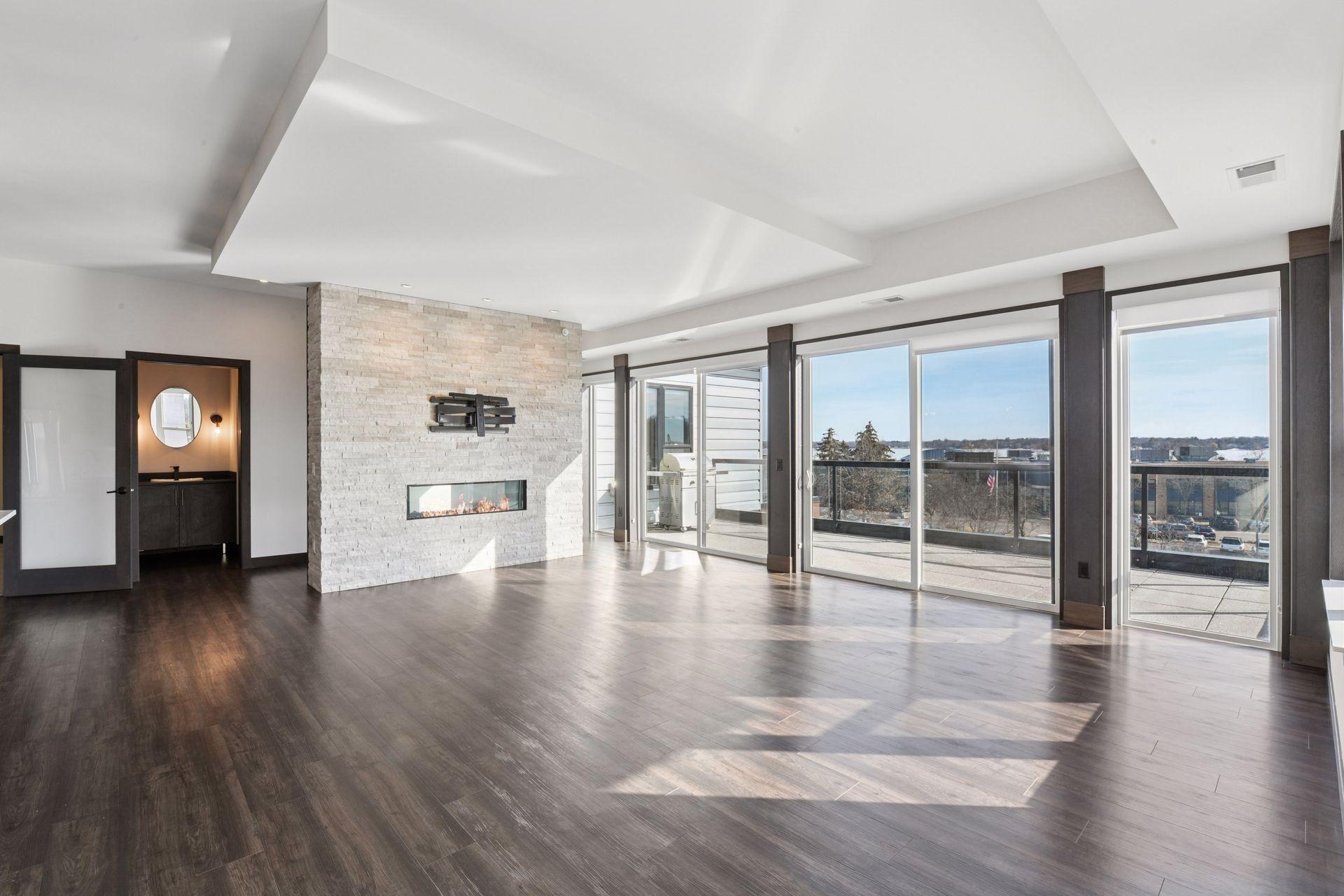 253 Lake Street E Unit: 401