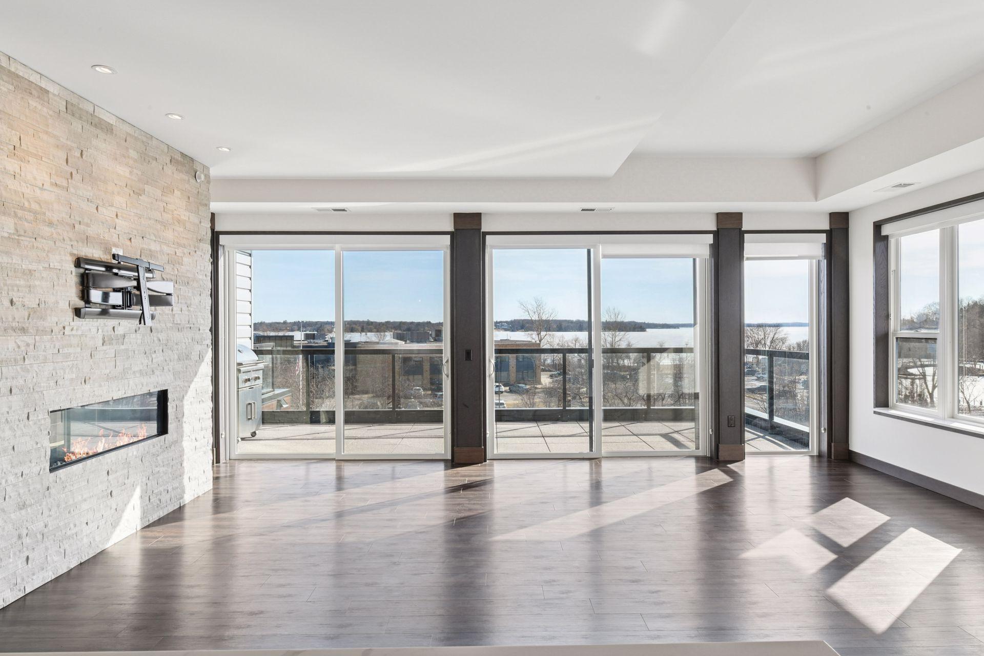 253 Lake Street E Unit: 401