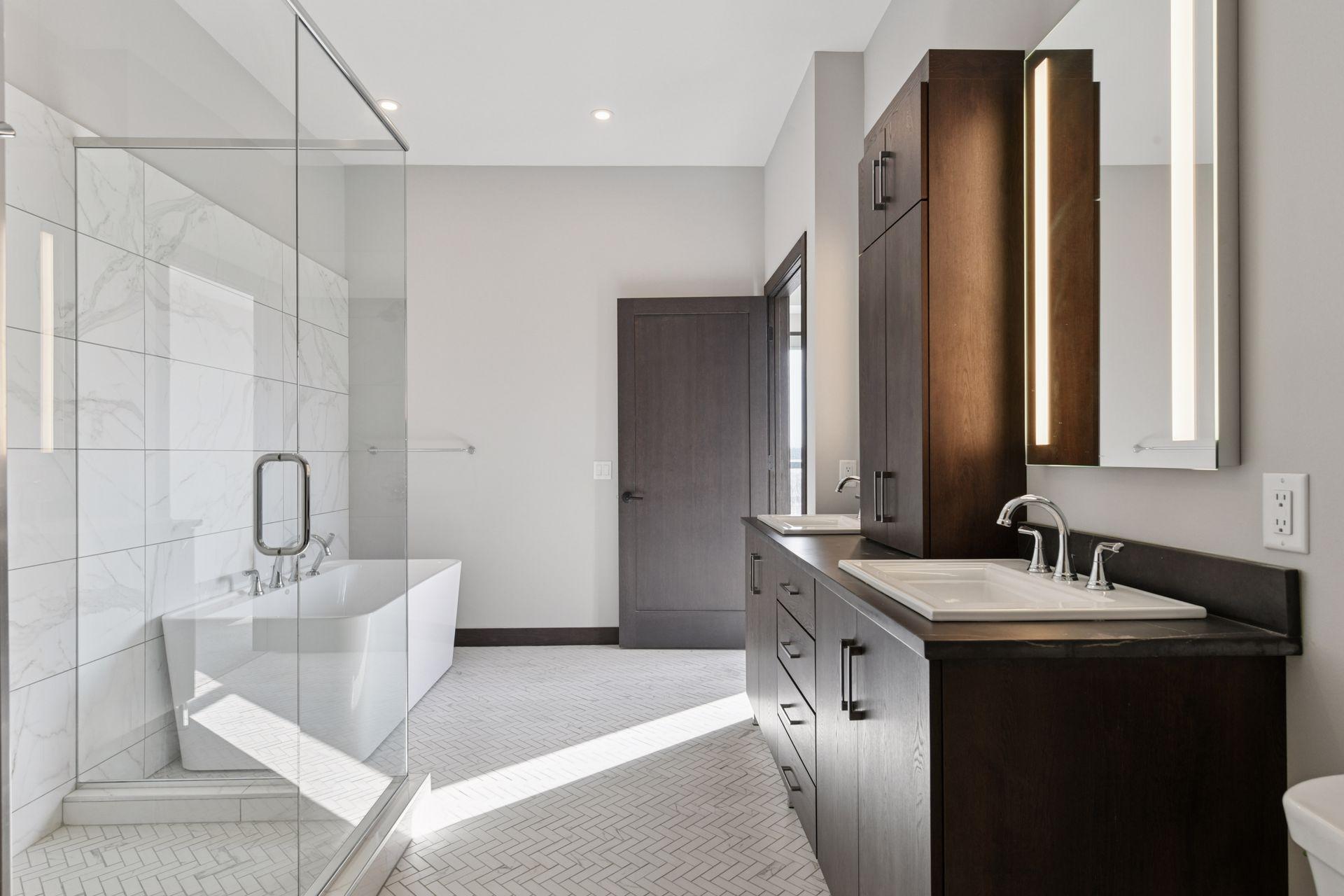 253 Lake Street E Unit: 401