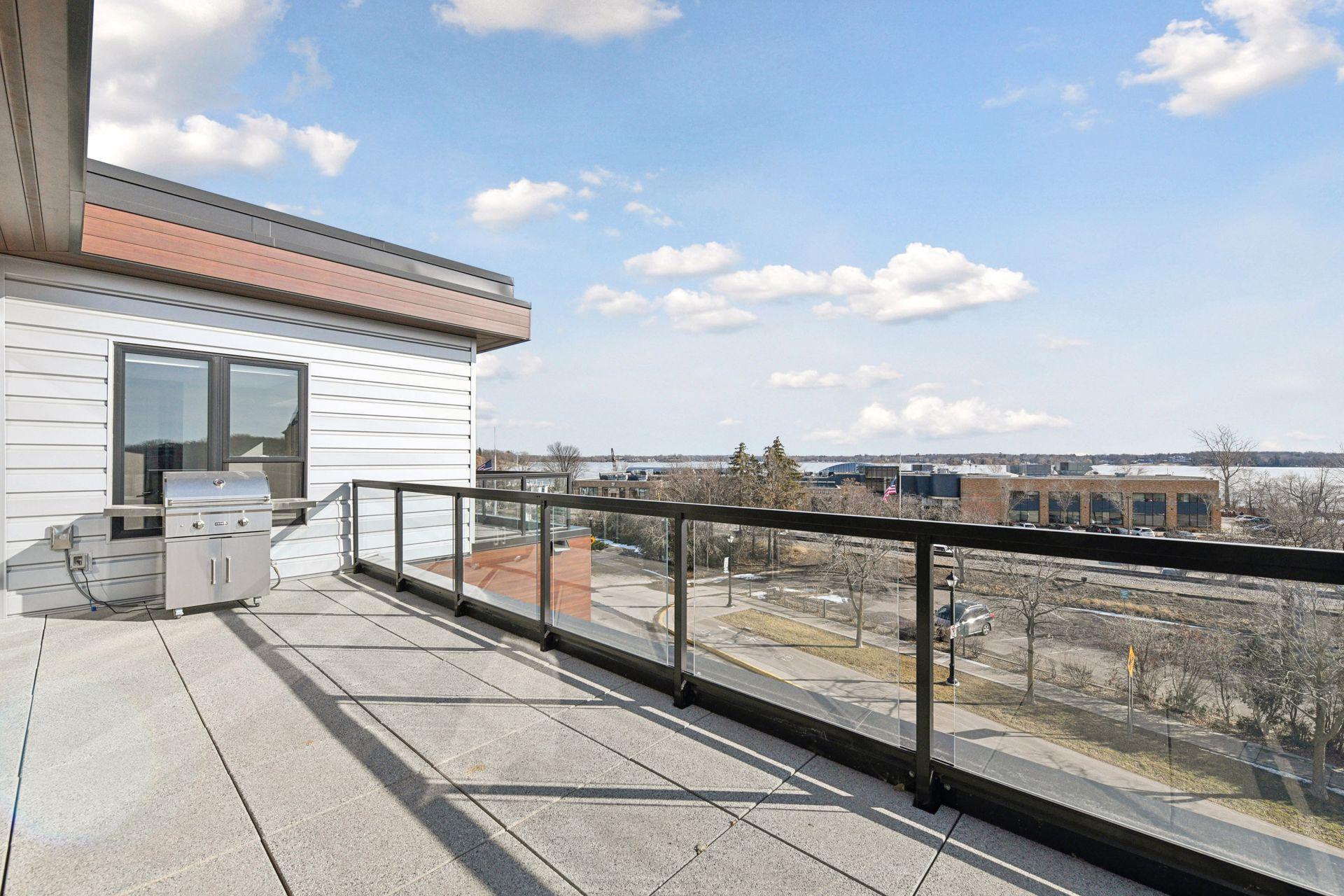 253 Lake Street E Unit: 401