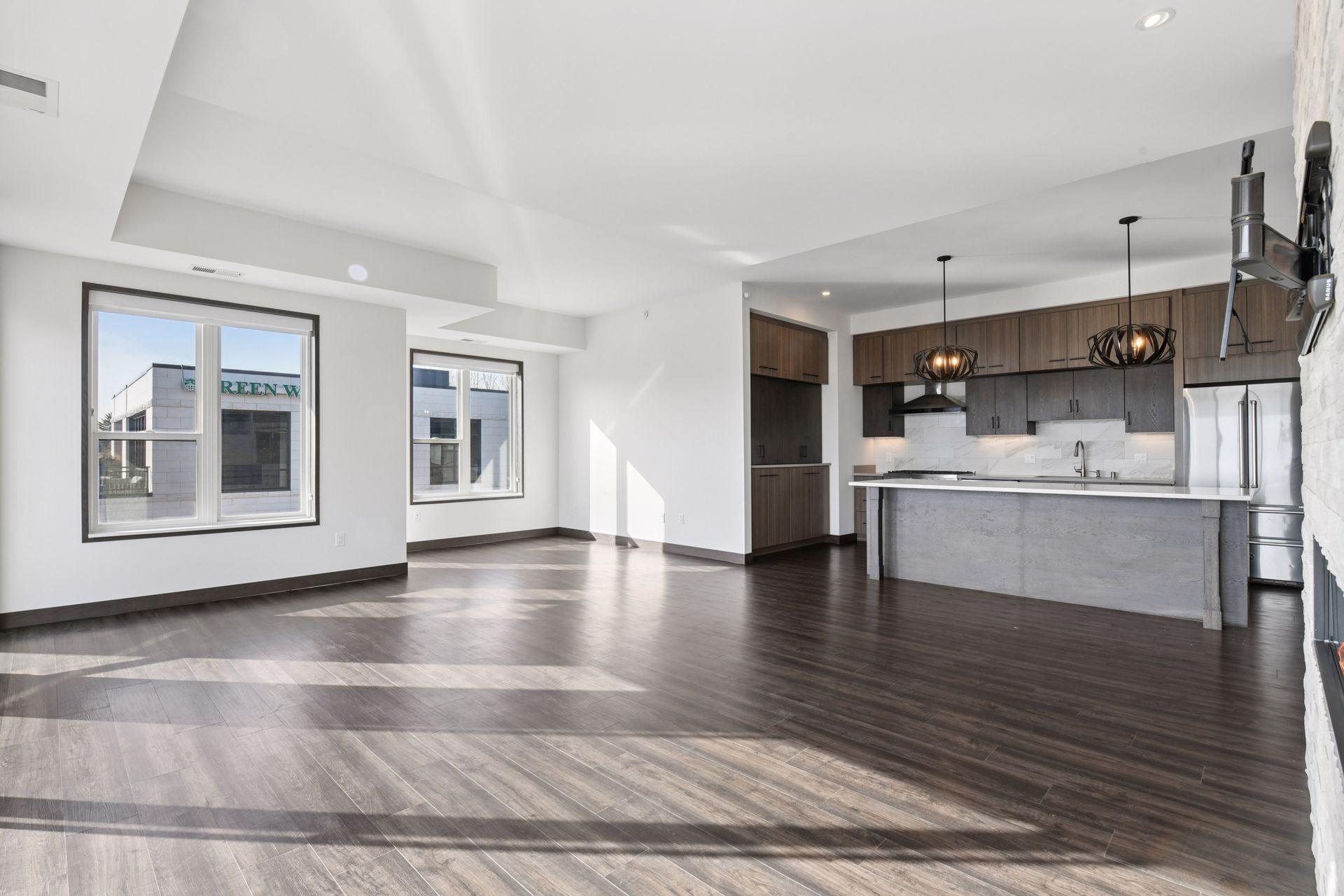 253 Lake Street E Unit: 401