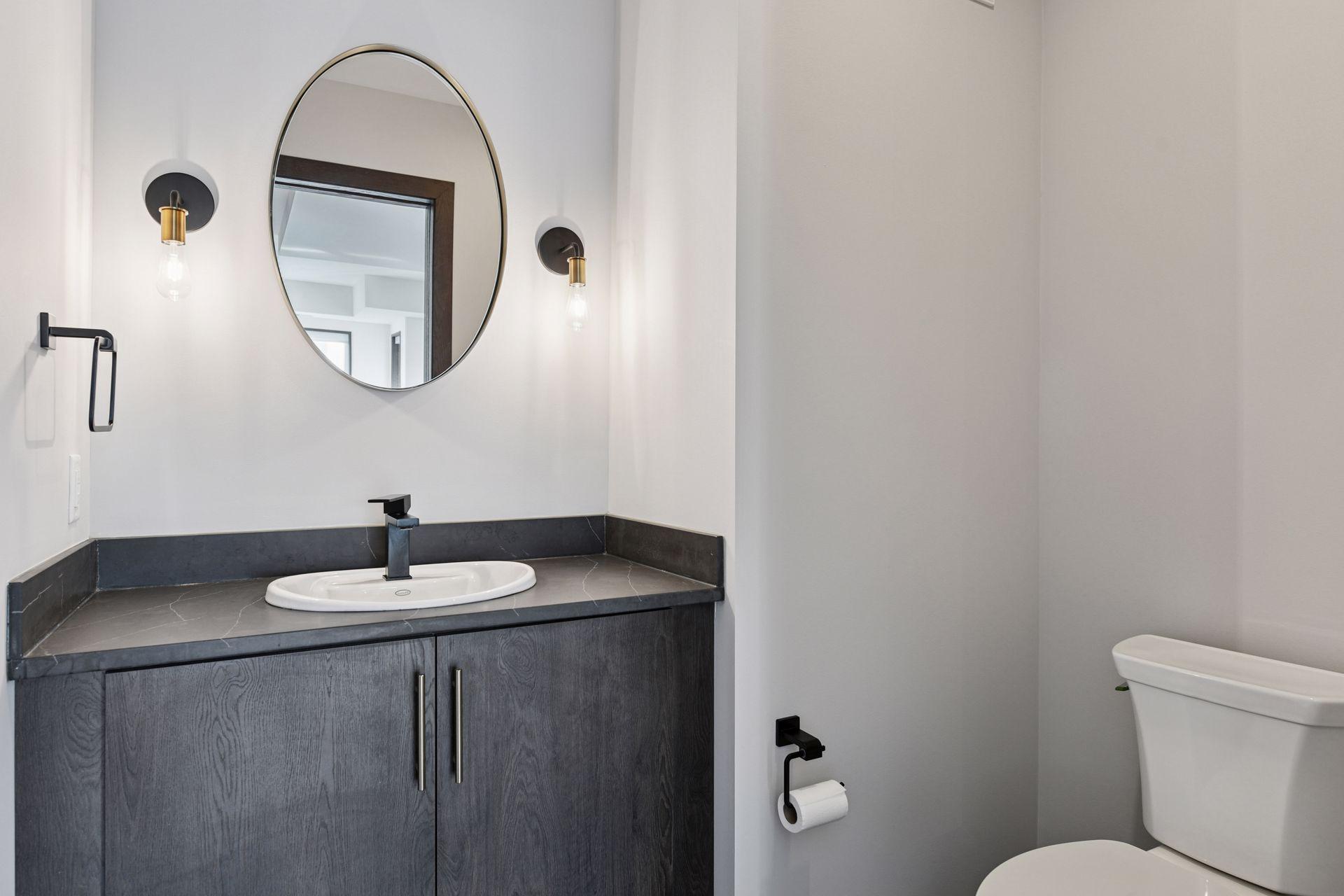 253 Lake Street E Unit: 401