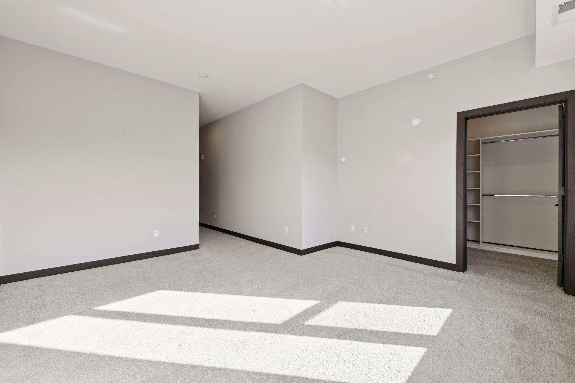 253 Lake Street E Unit: 401