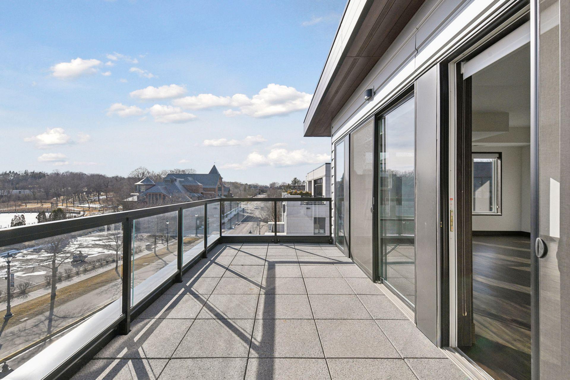 253 Lake Street E Unit: 401