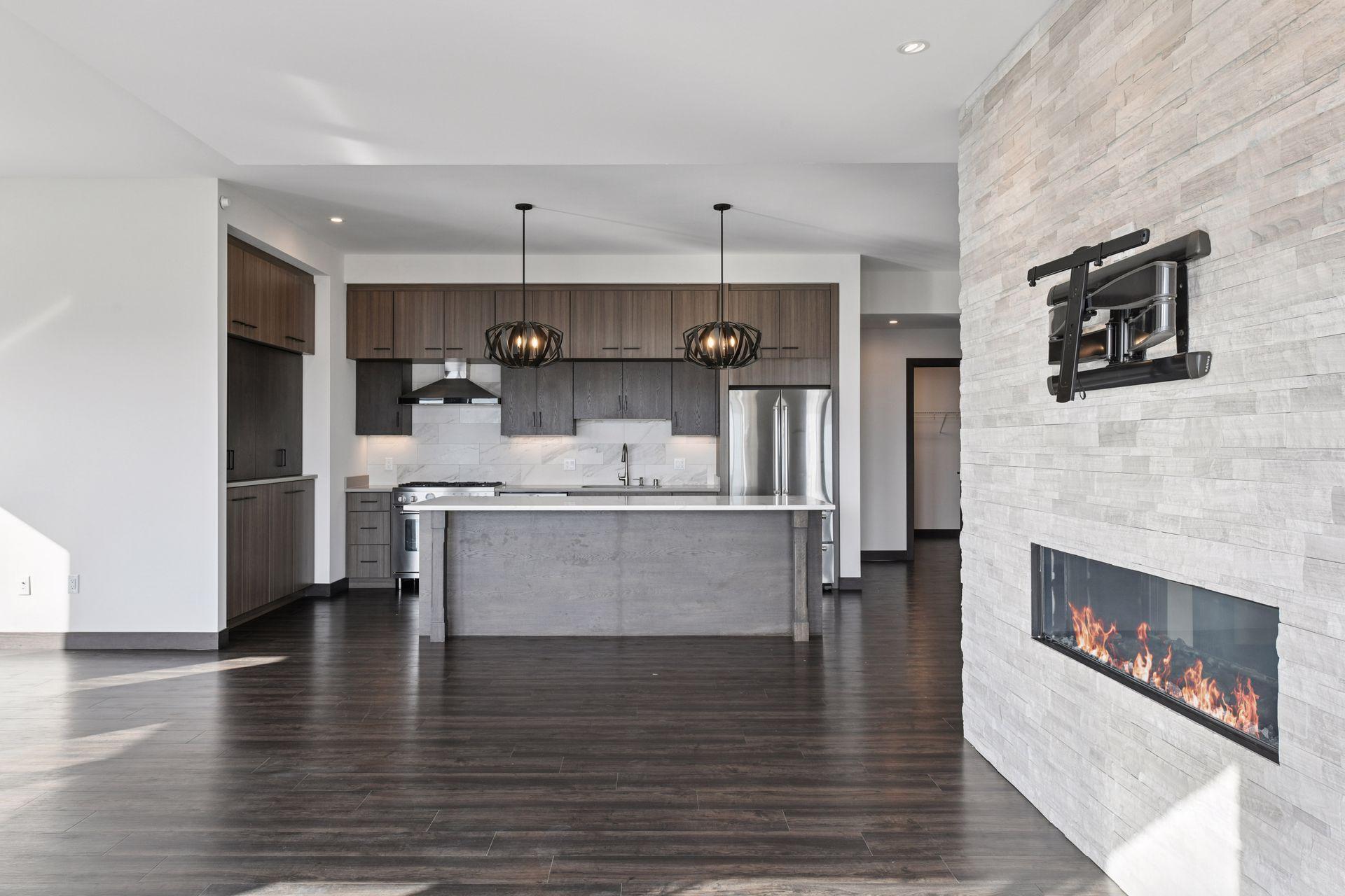 253 Lake Street E Unit: 401