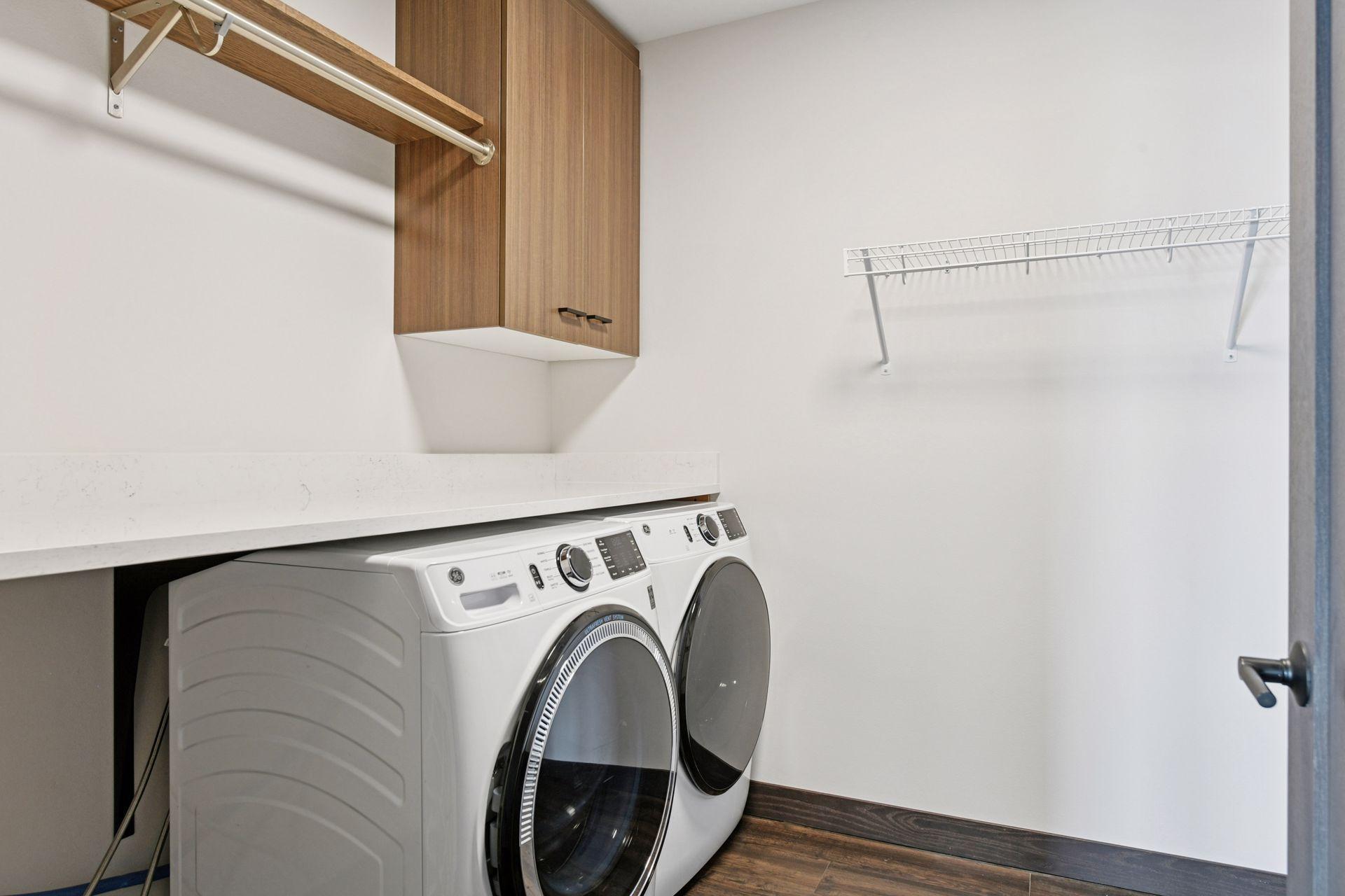 253 Lake Street E Unit: 401