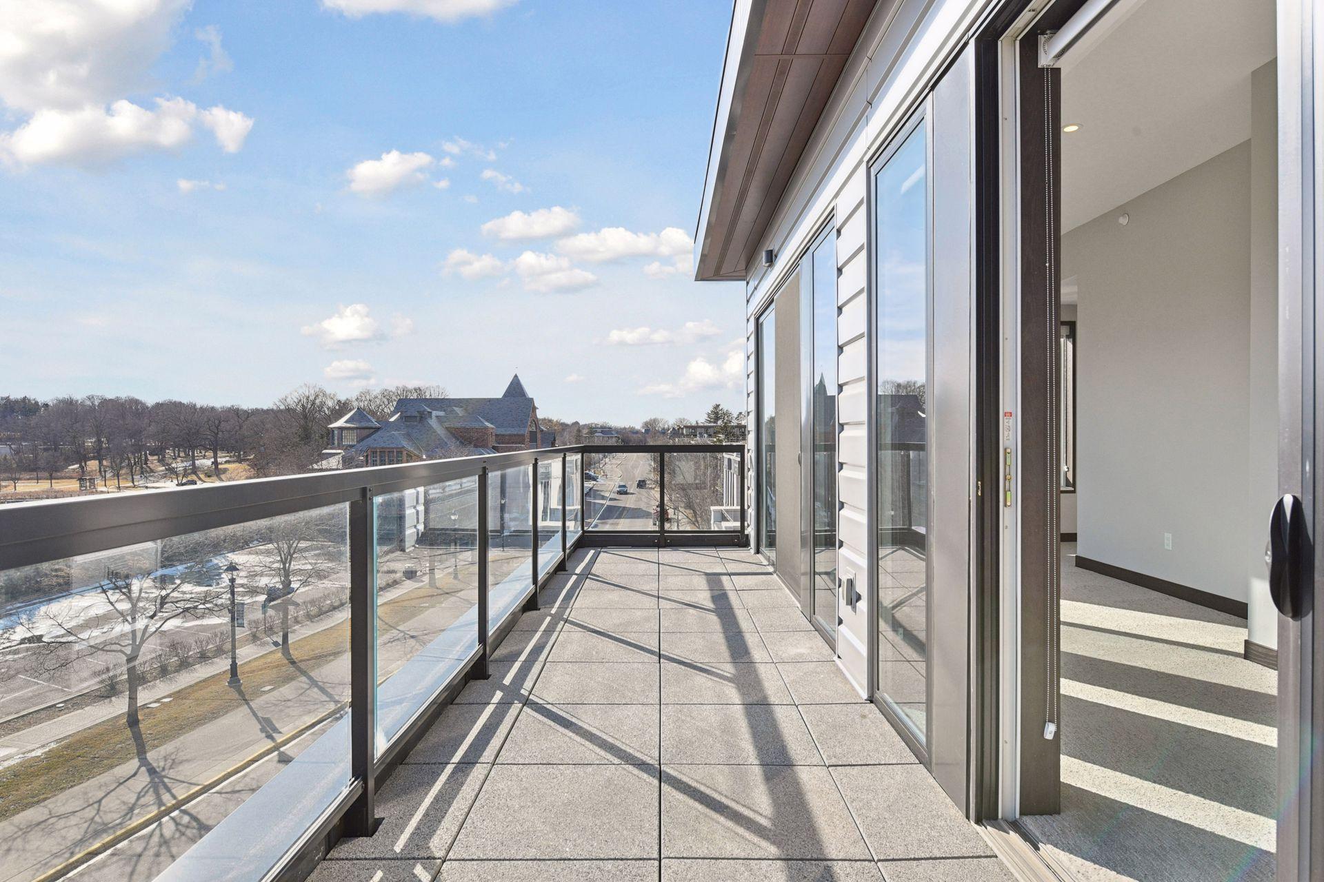 253 Lake Street E Unit: 401