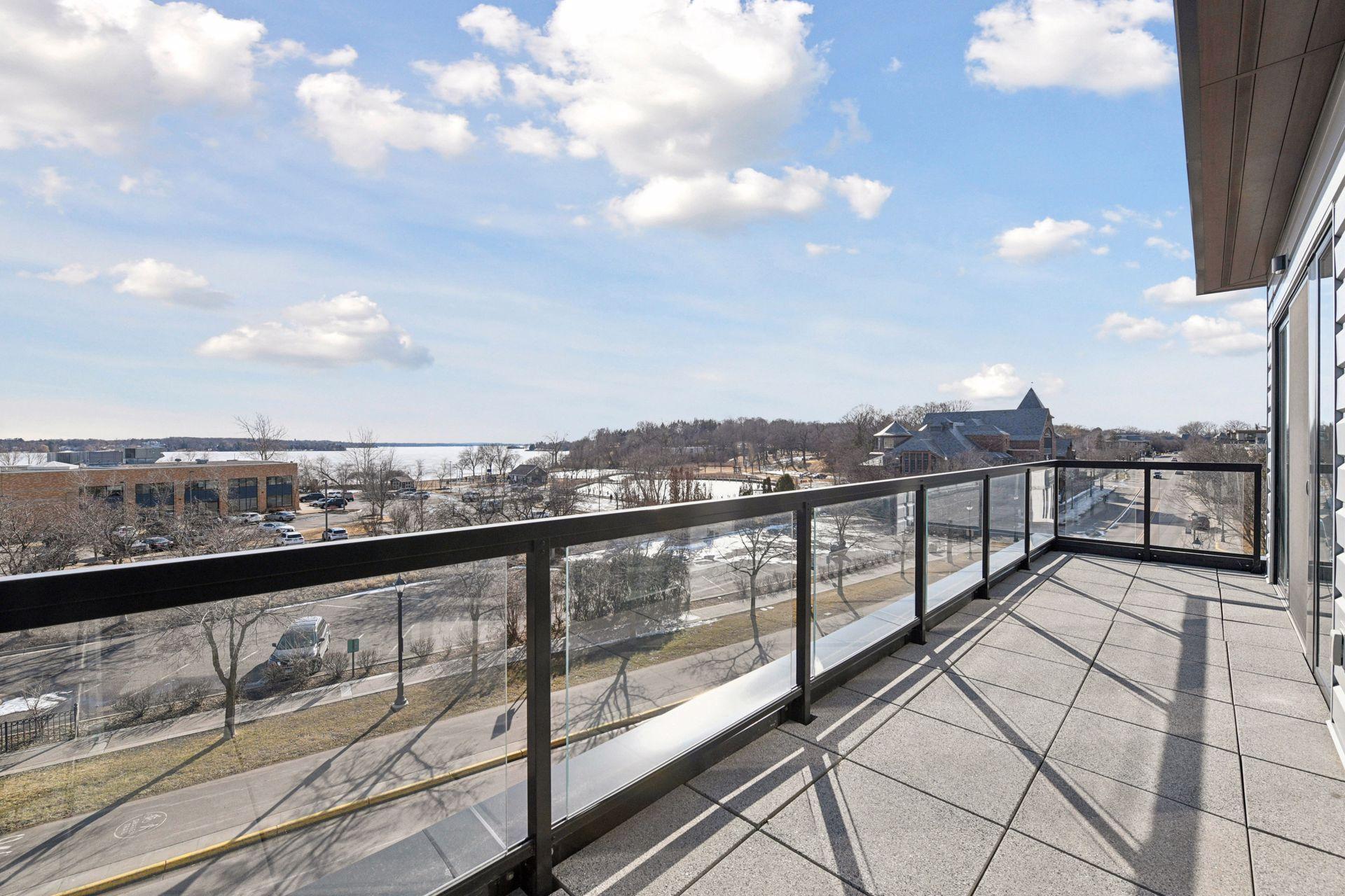 253 Lake Street E Unit: 401