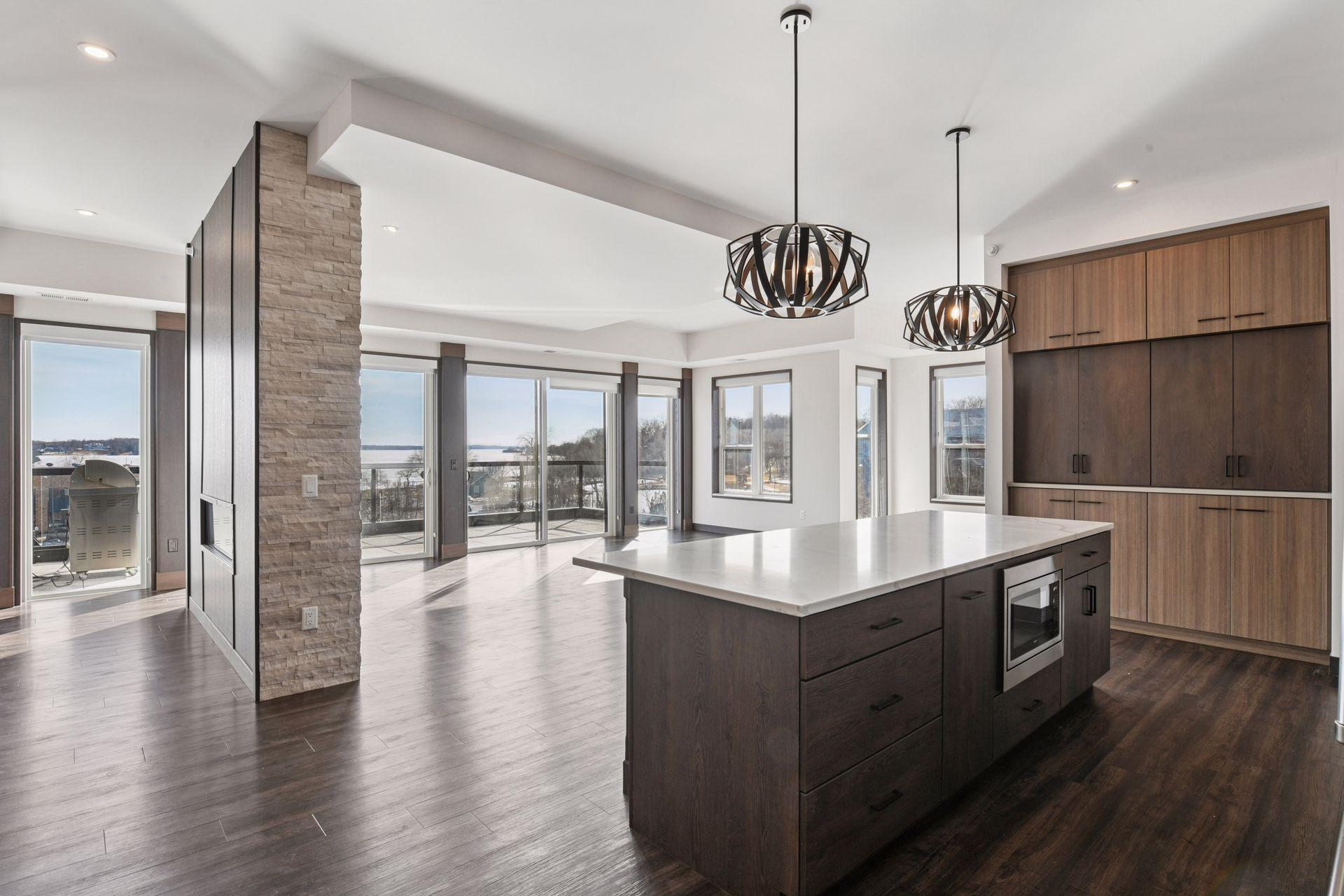 253 Lake Street E Unit: 401