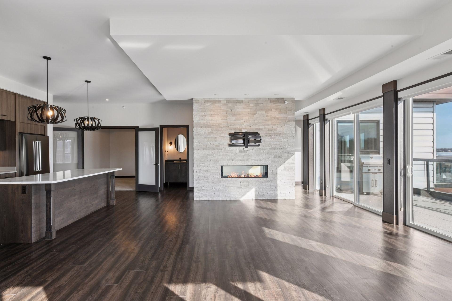 253 Lake Street E Unit: 401