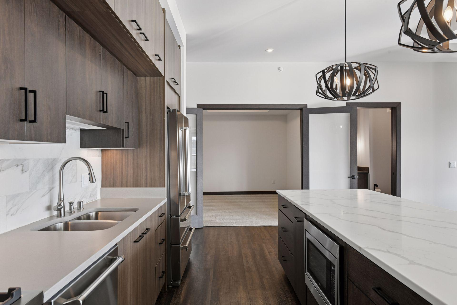 253 Lake Street E Unit: 401