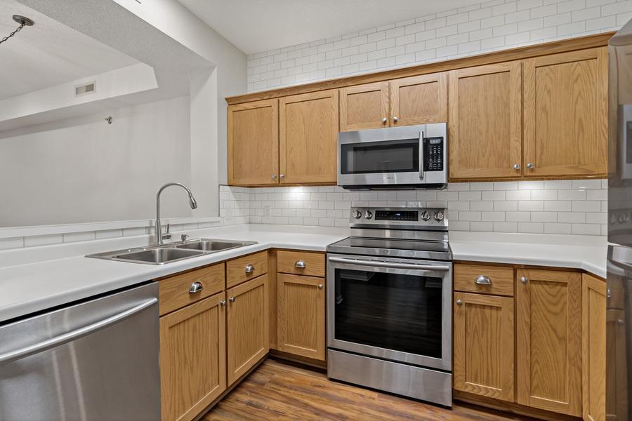 7520 Edinborough Way Unit: 2217