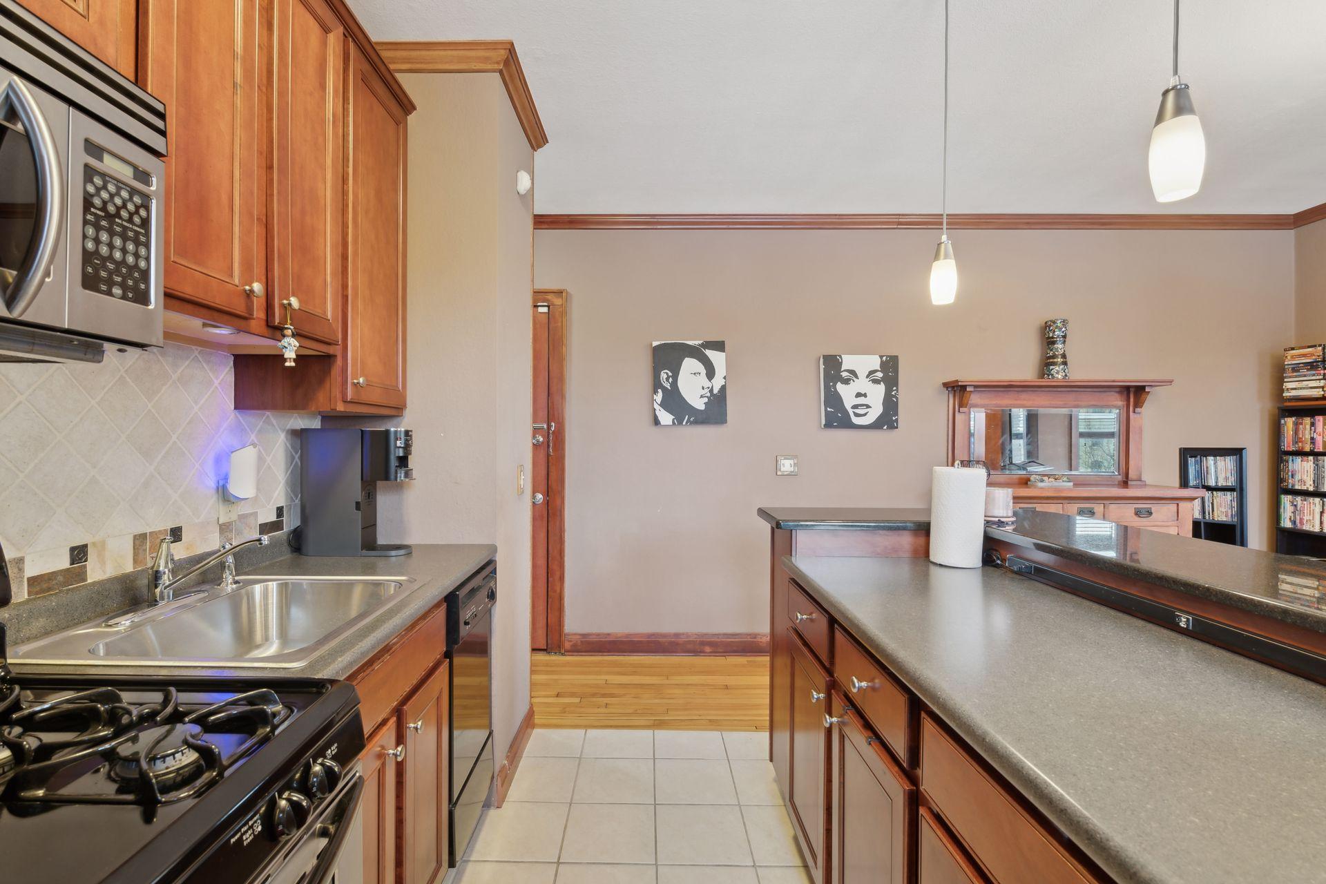 1812 Clinton Avenue Unit: 300