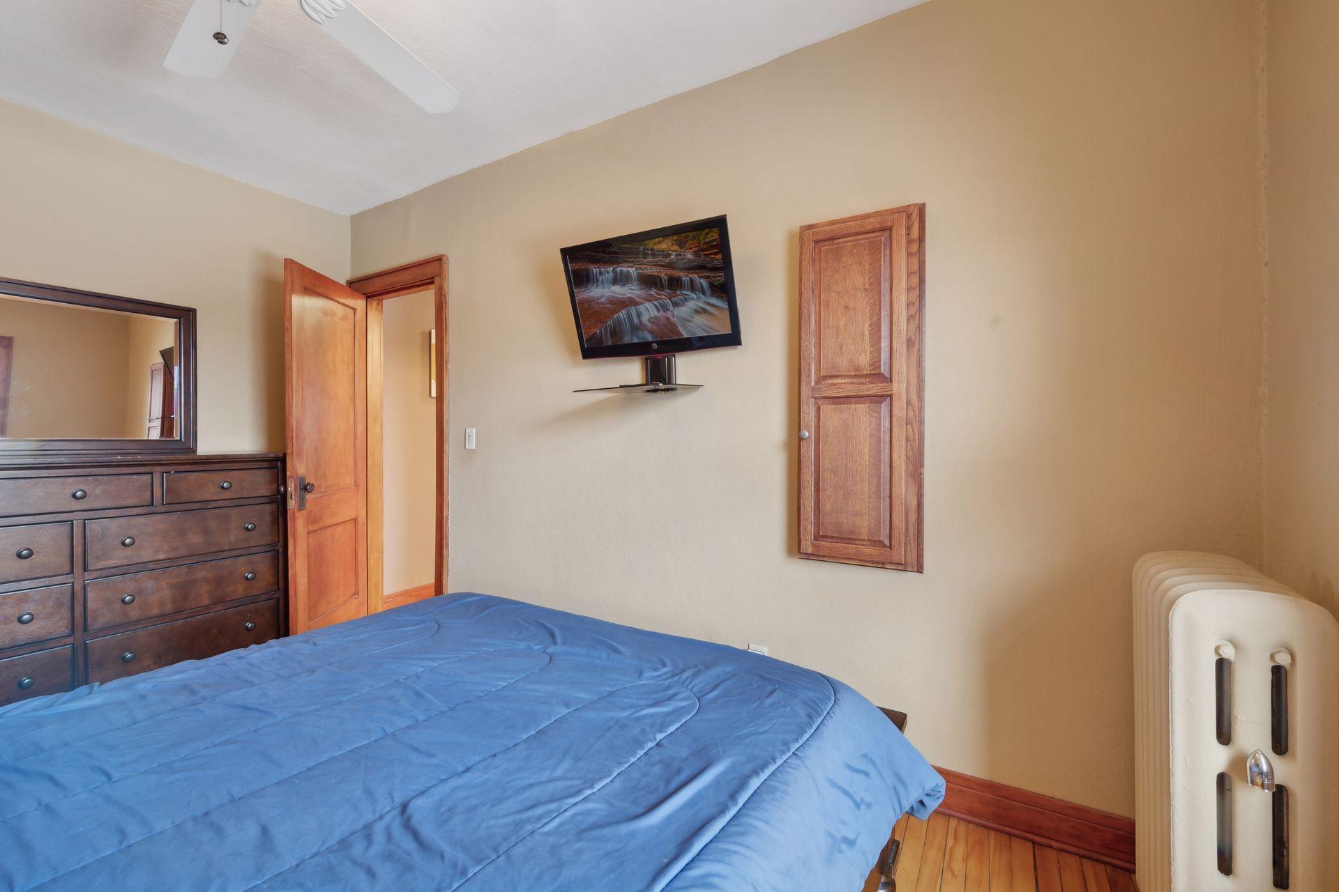 1812 Clinton Avenue Unit: 300