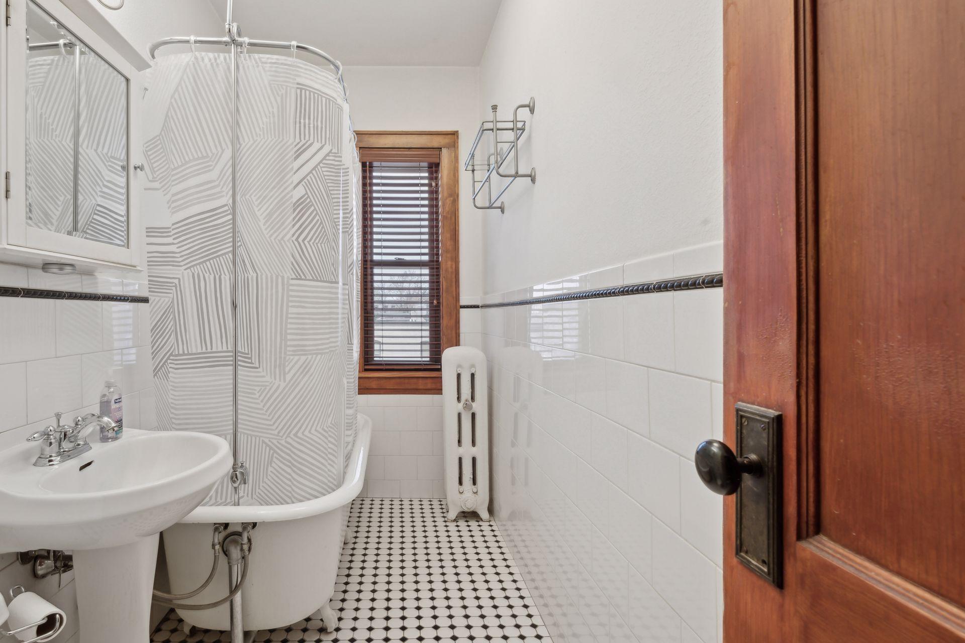 1812 Clinton Avenue Unit: 300