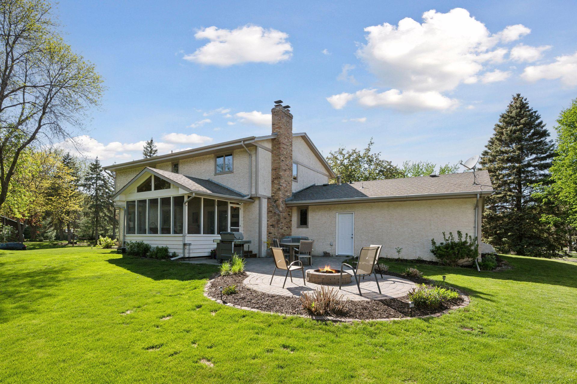 2500 Urbandale Lane N