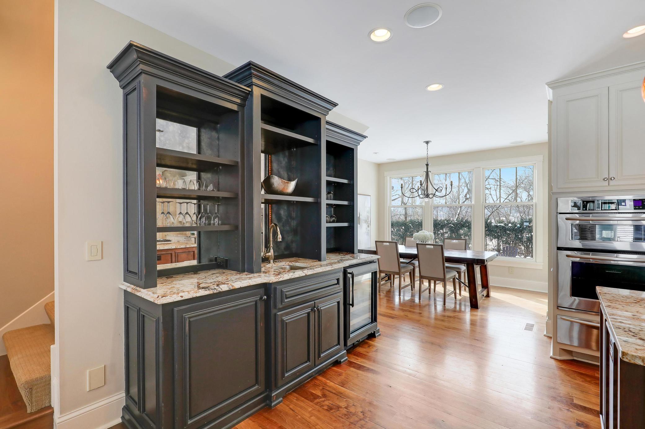 280 Ridgeview Drive E