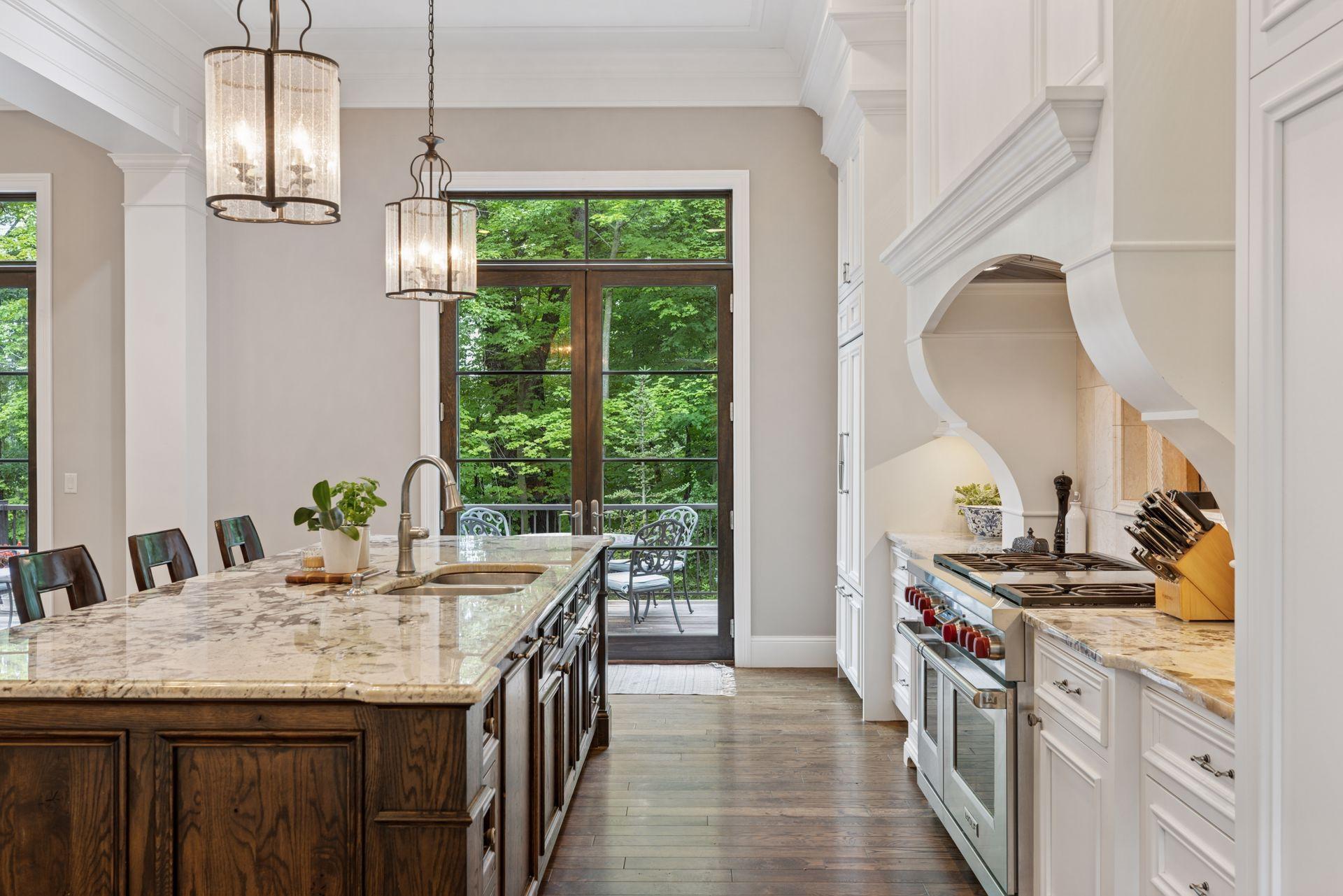 405 Carpenters Point