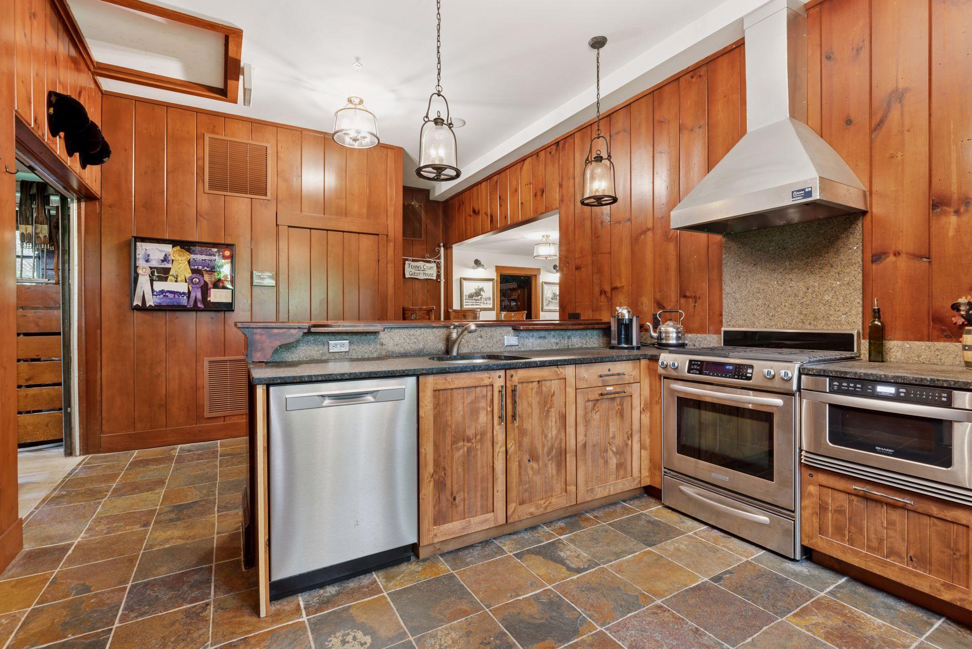 405 Carpenters Point
