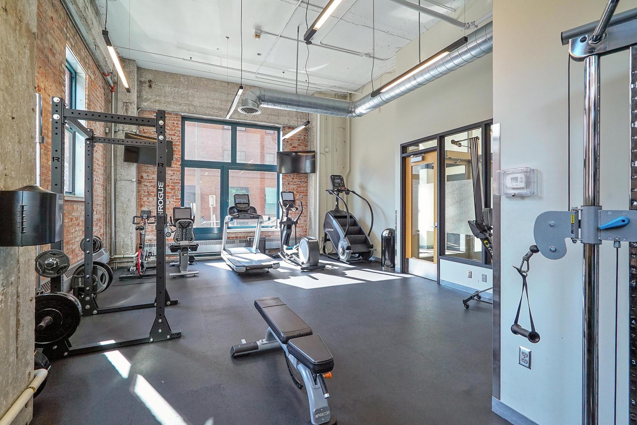 250 Park Avenue Unit: 305