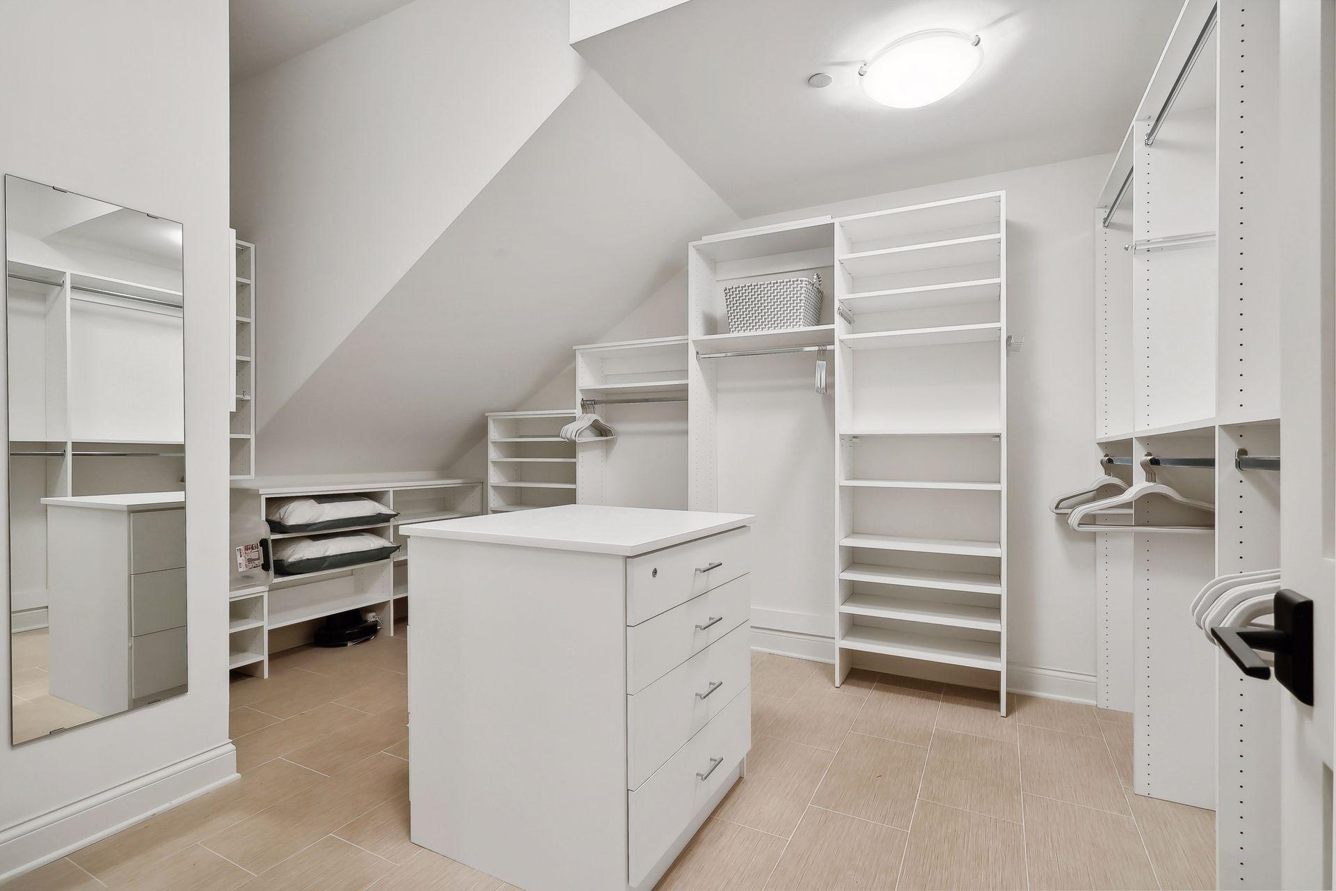 875 Lake Street N Unit: #409