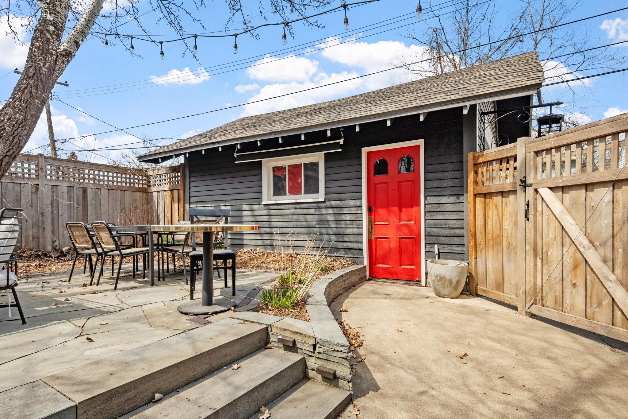 318 W Franklin Avenue