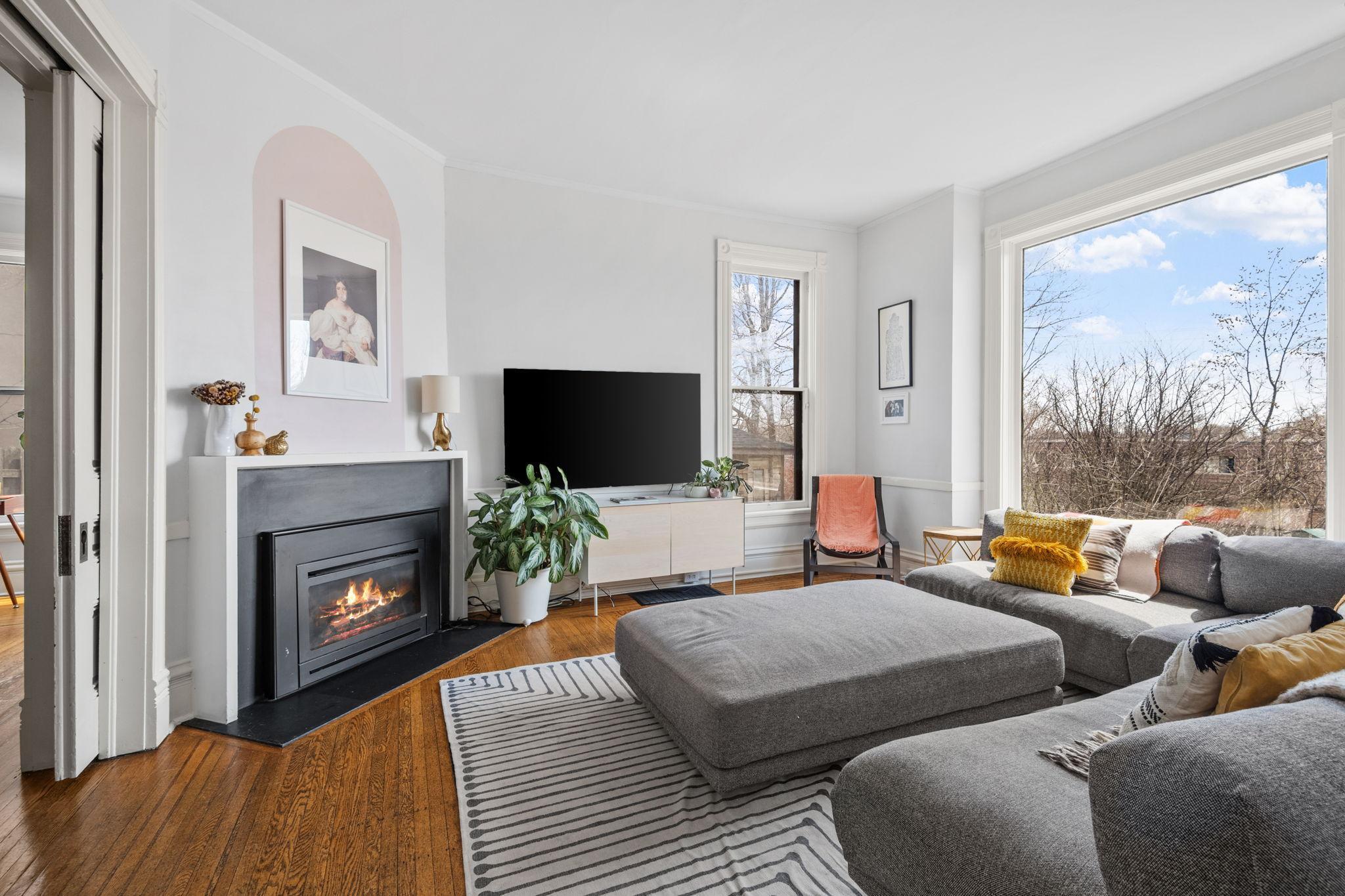 318 W Franklin Avenue
