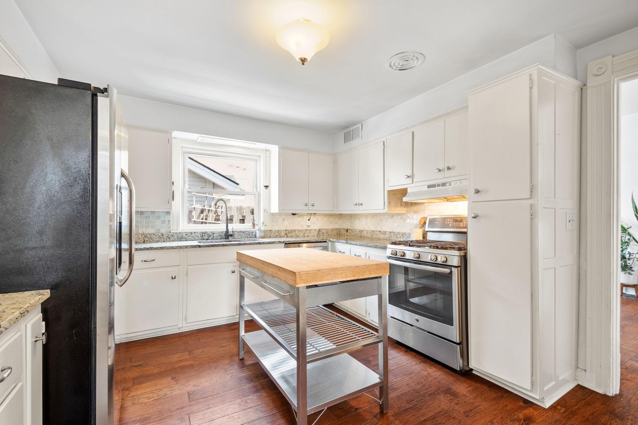 318 W Franklin Avenue