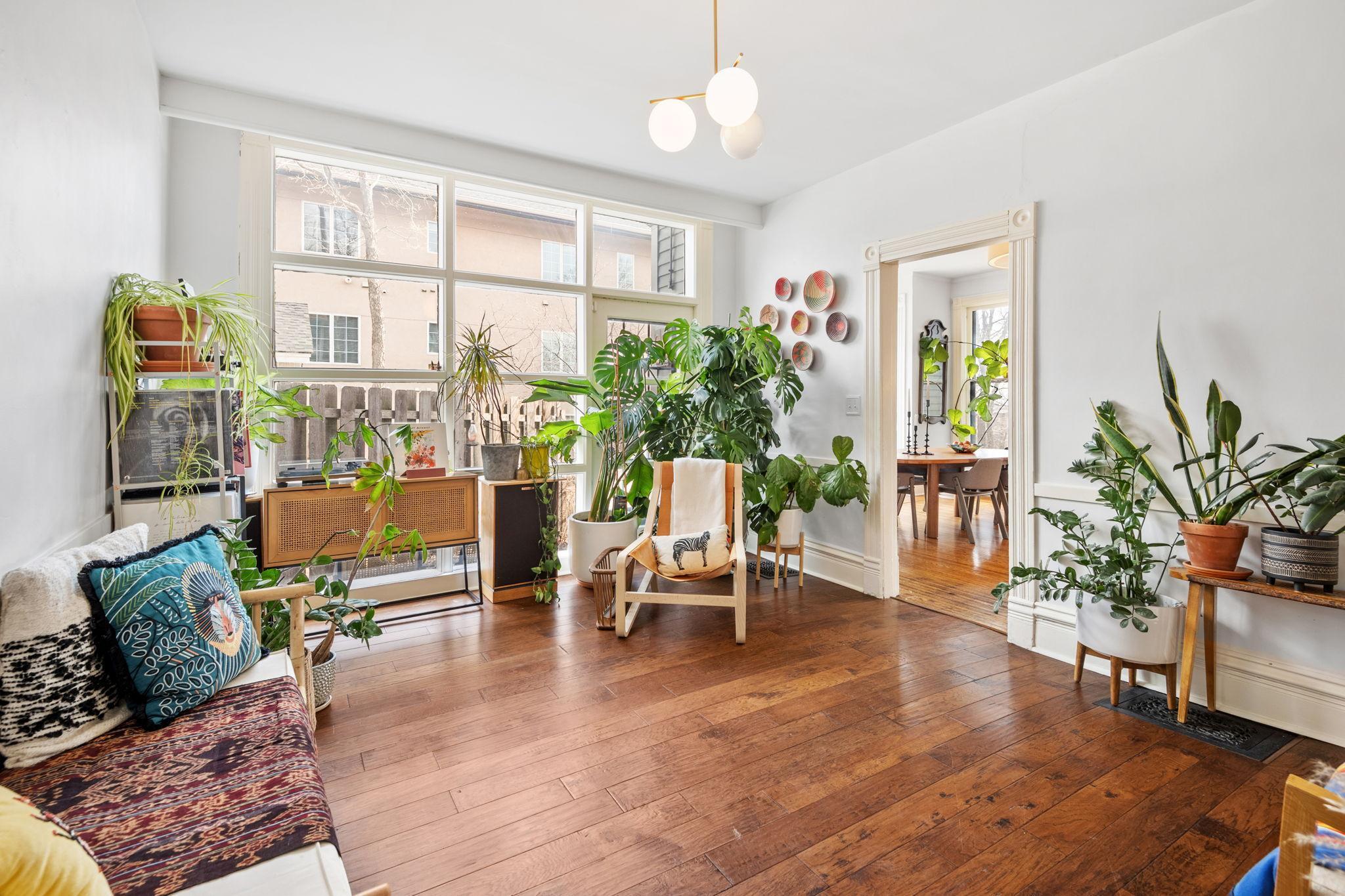 318 W Franklin Avenue