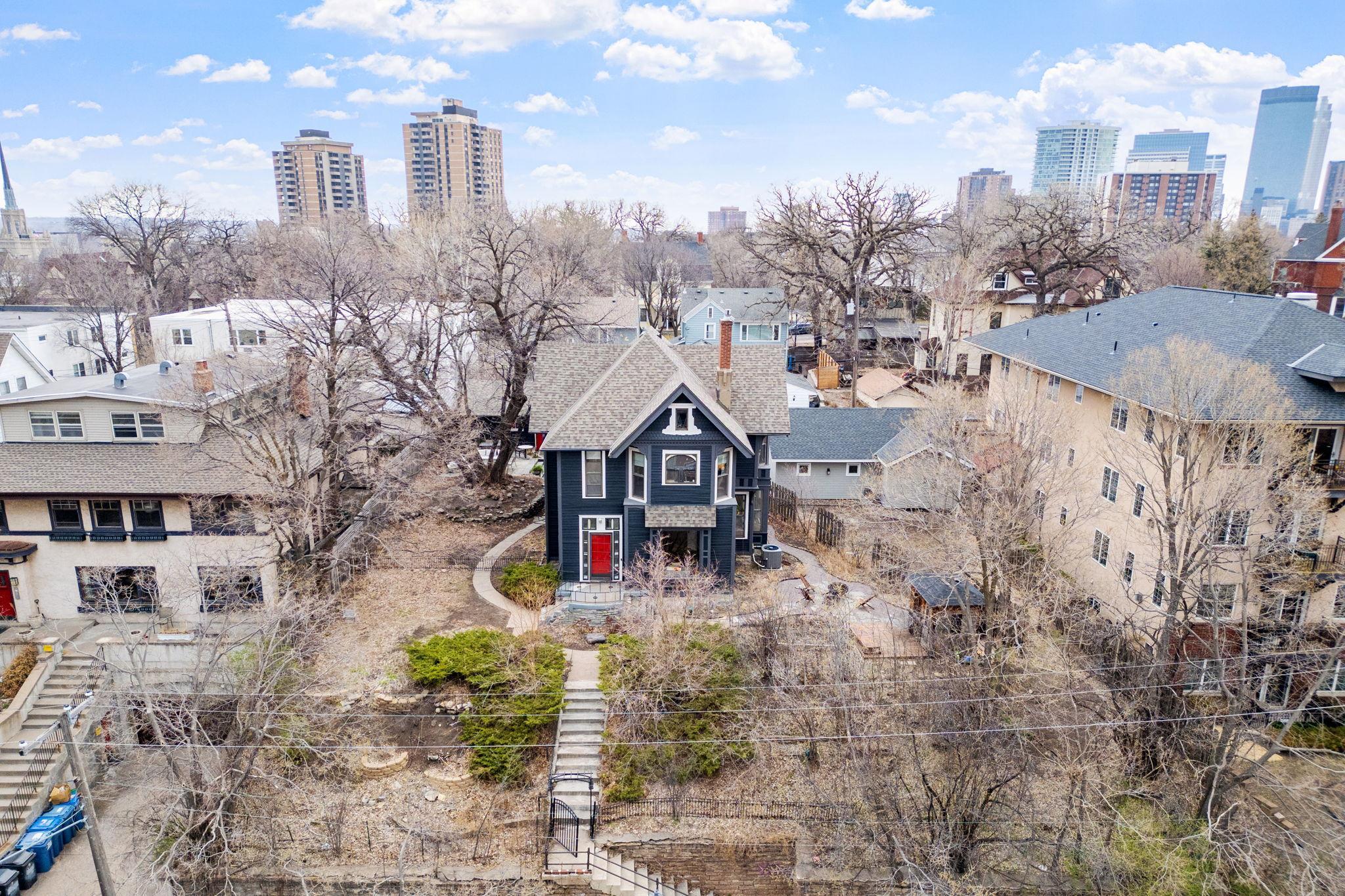318 W Franklin Avenue