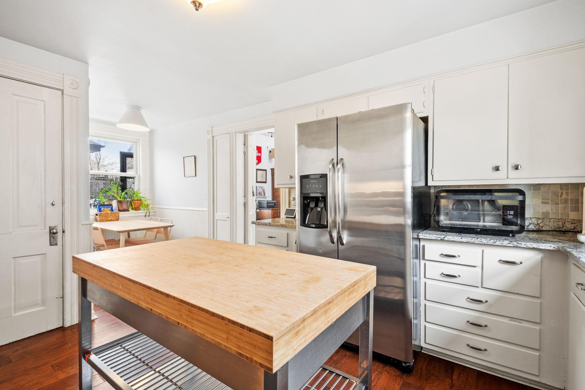 318 W Franklin Avenue